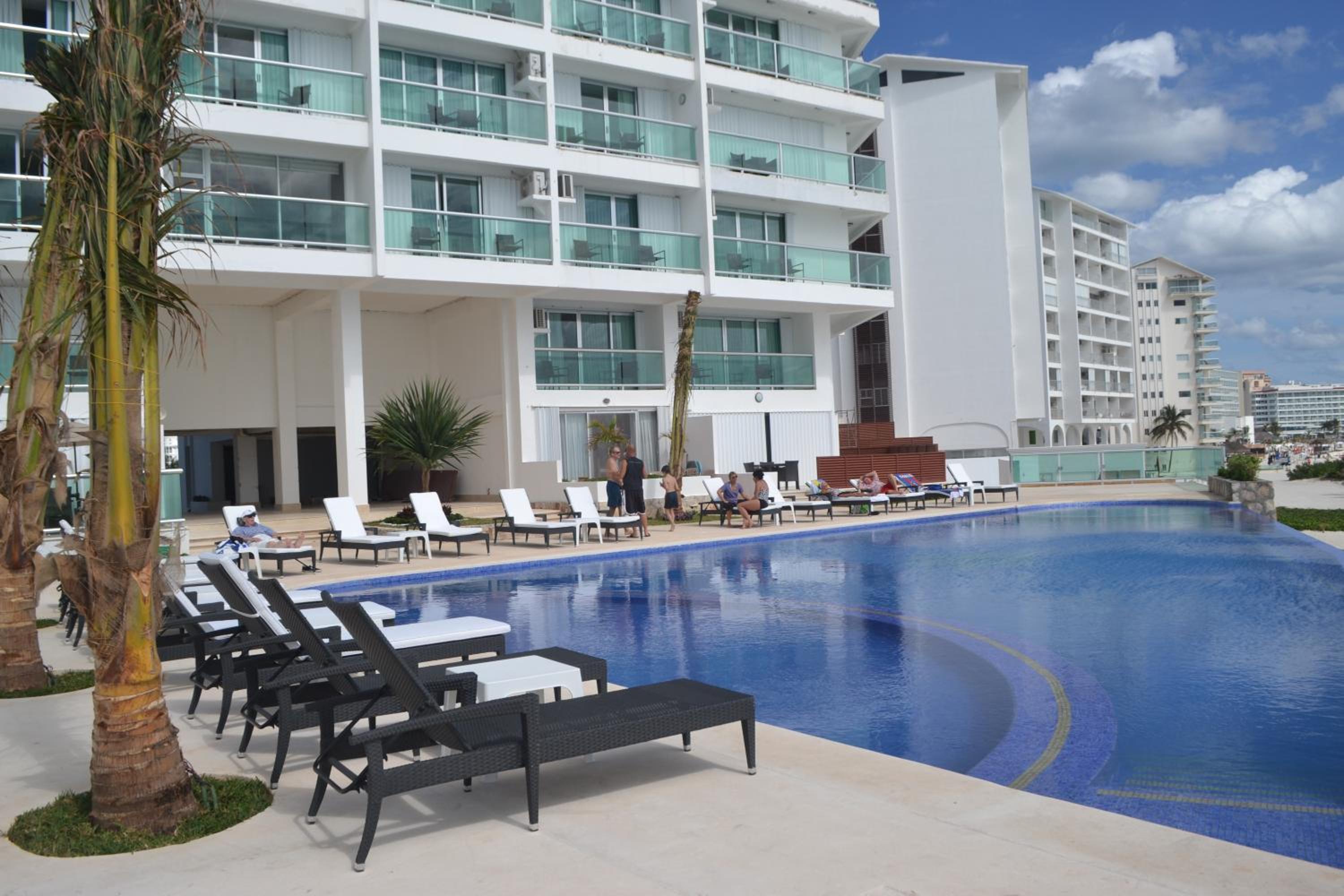 GIRASOL CONDO CANCUN BEAcH
