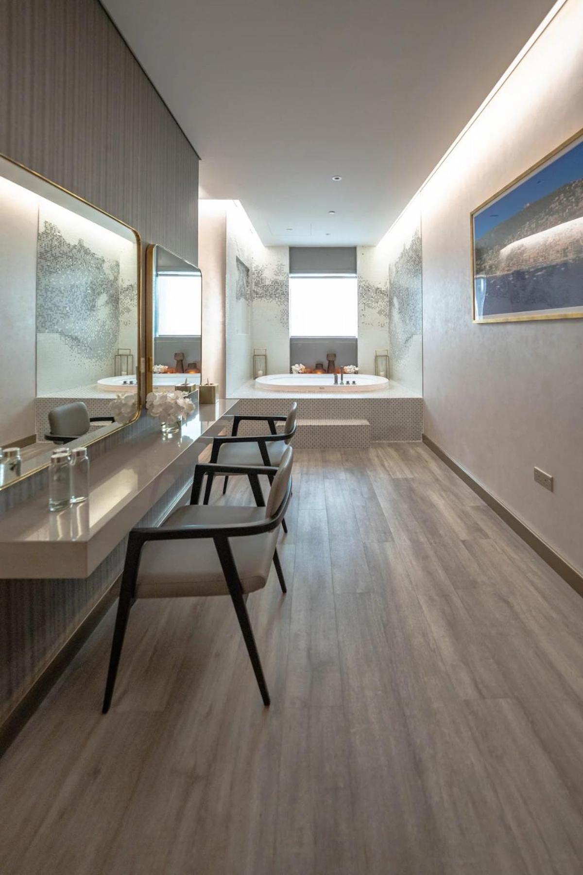 Paramount - Luxury 2BR Apartments with Burj or Sea Views - Access to the Infinity Pool on 64th Floor
