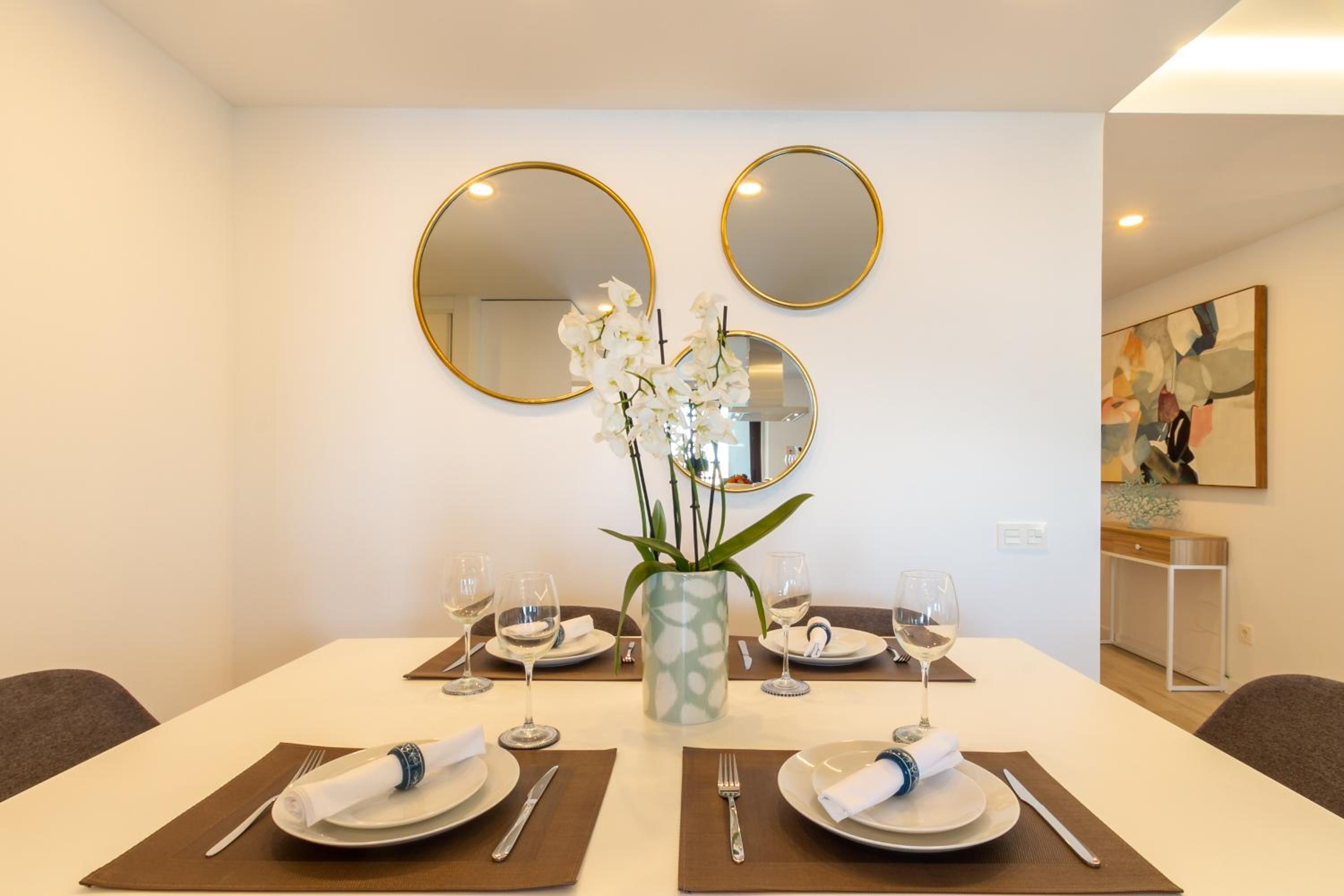 MARBELLA BANUS SUITES - Harbour Seafront Apartment
