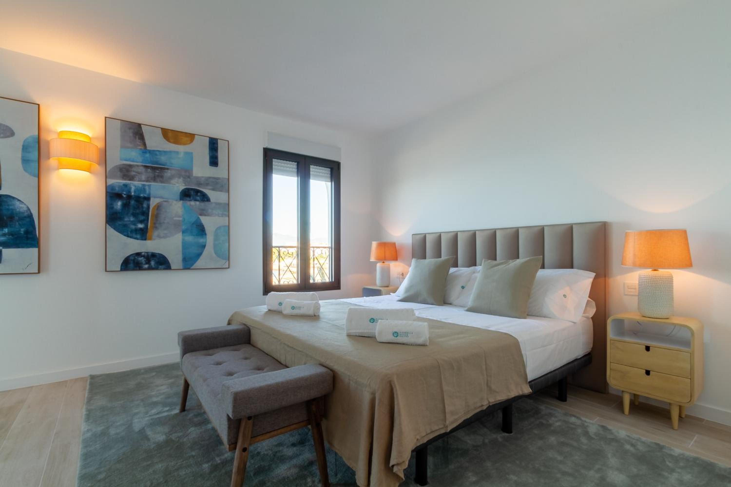 MARBELLA BANUS SUITES - Harbour Seafront Apartment