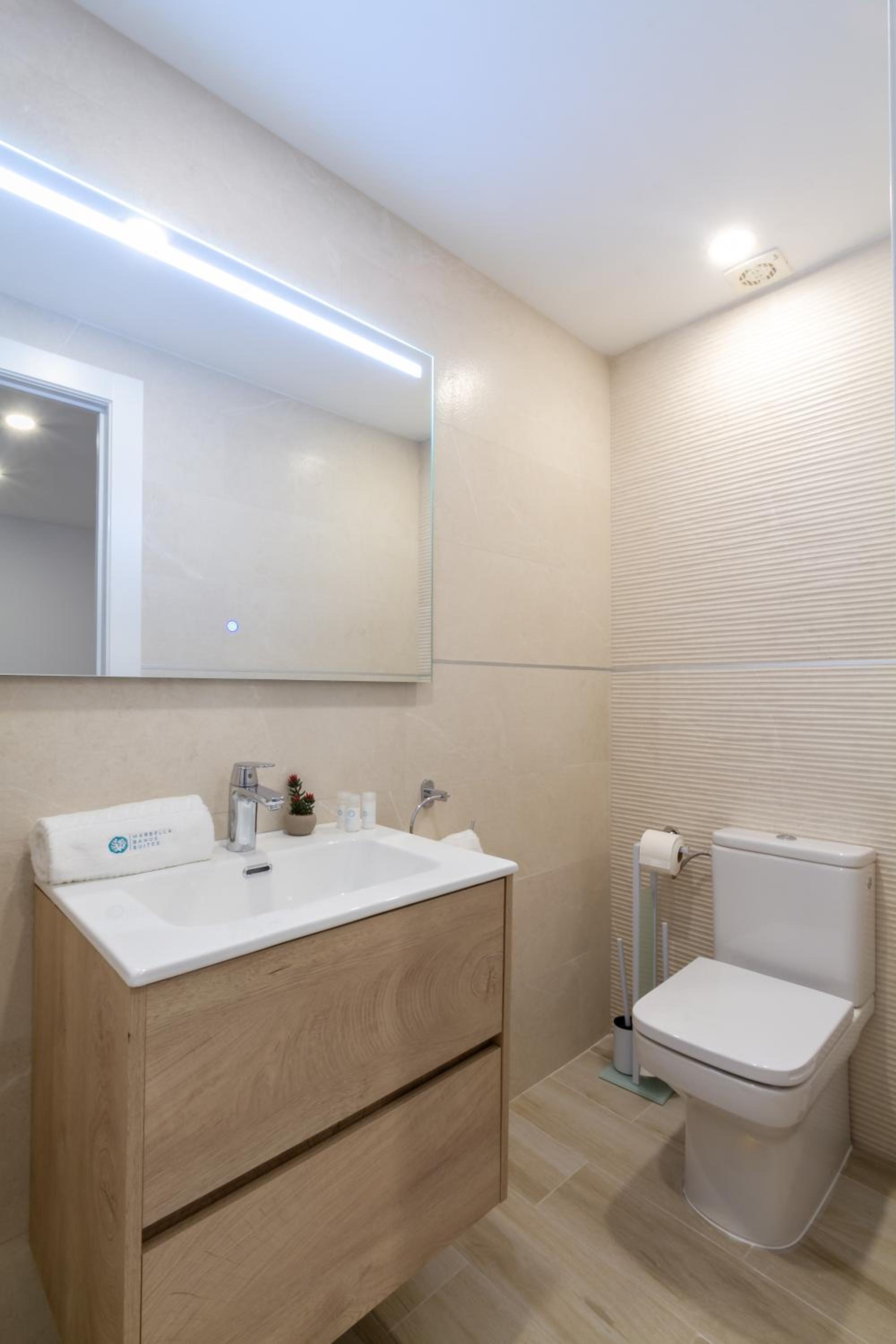 MARBELLA BANUS SUITES - Harbour Seafront Apartment