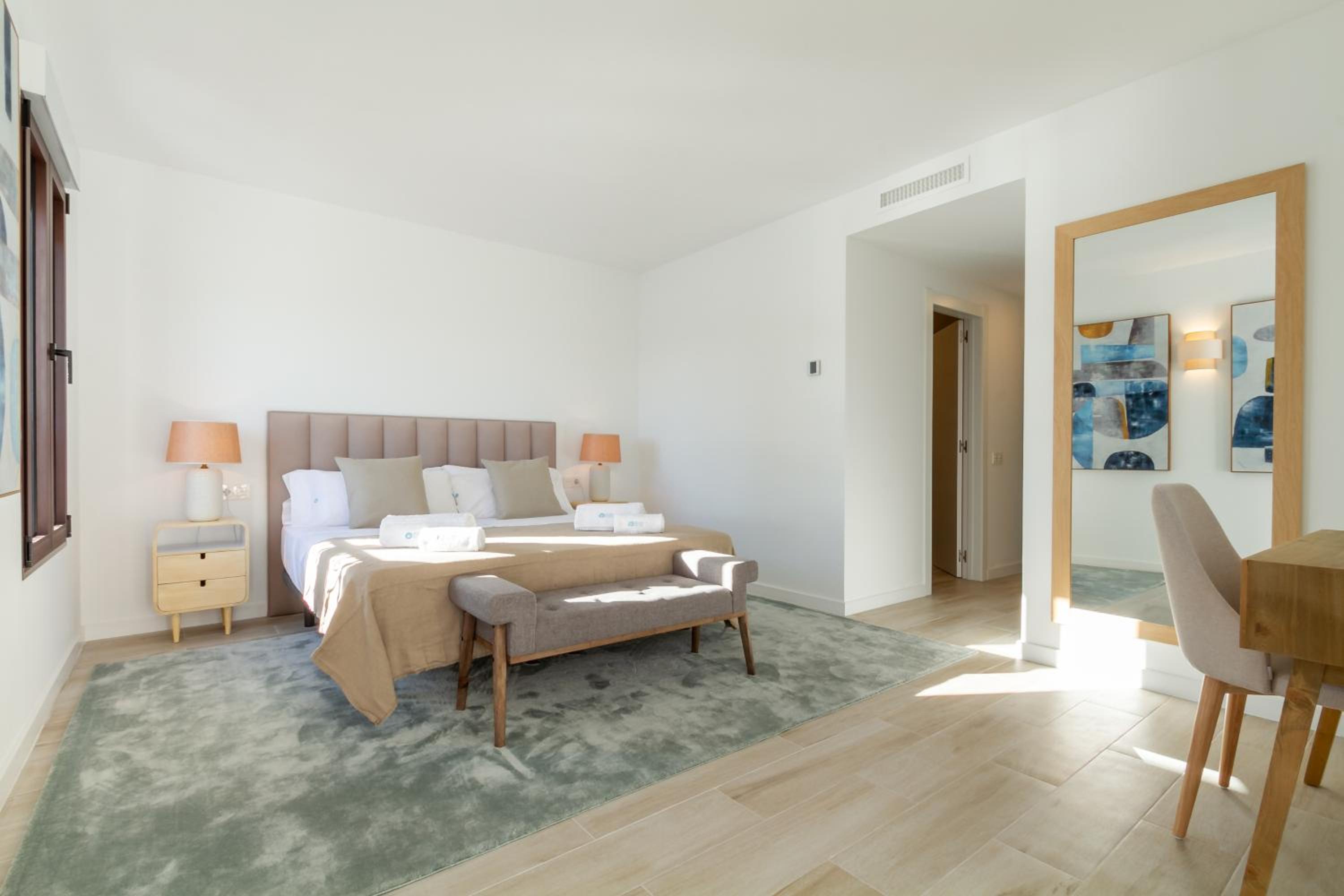 MARBELLA BANUS SUITES - Harbour Seafront Apartment