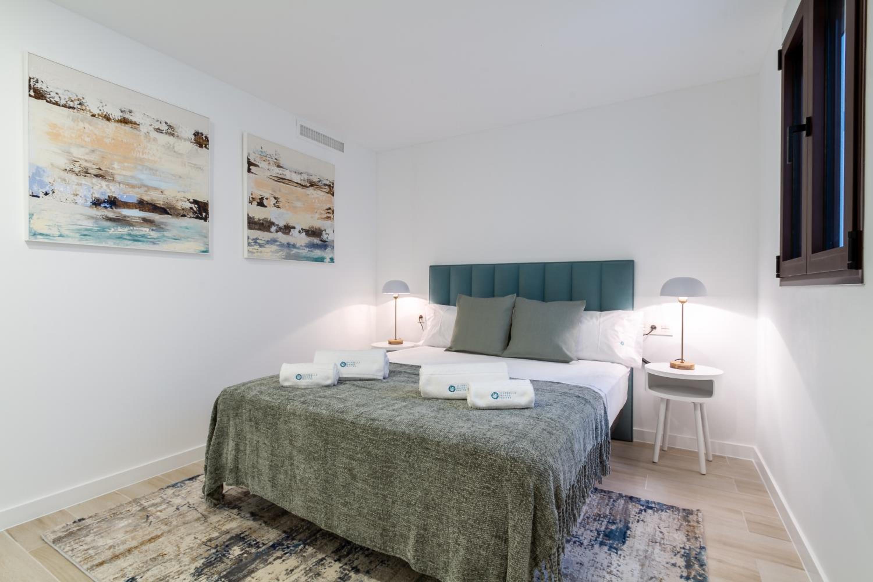 MARBELLA BANUS SUITES - Harbour Seafront Apartment