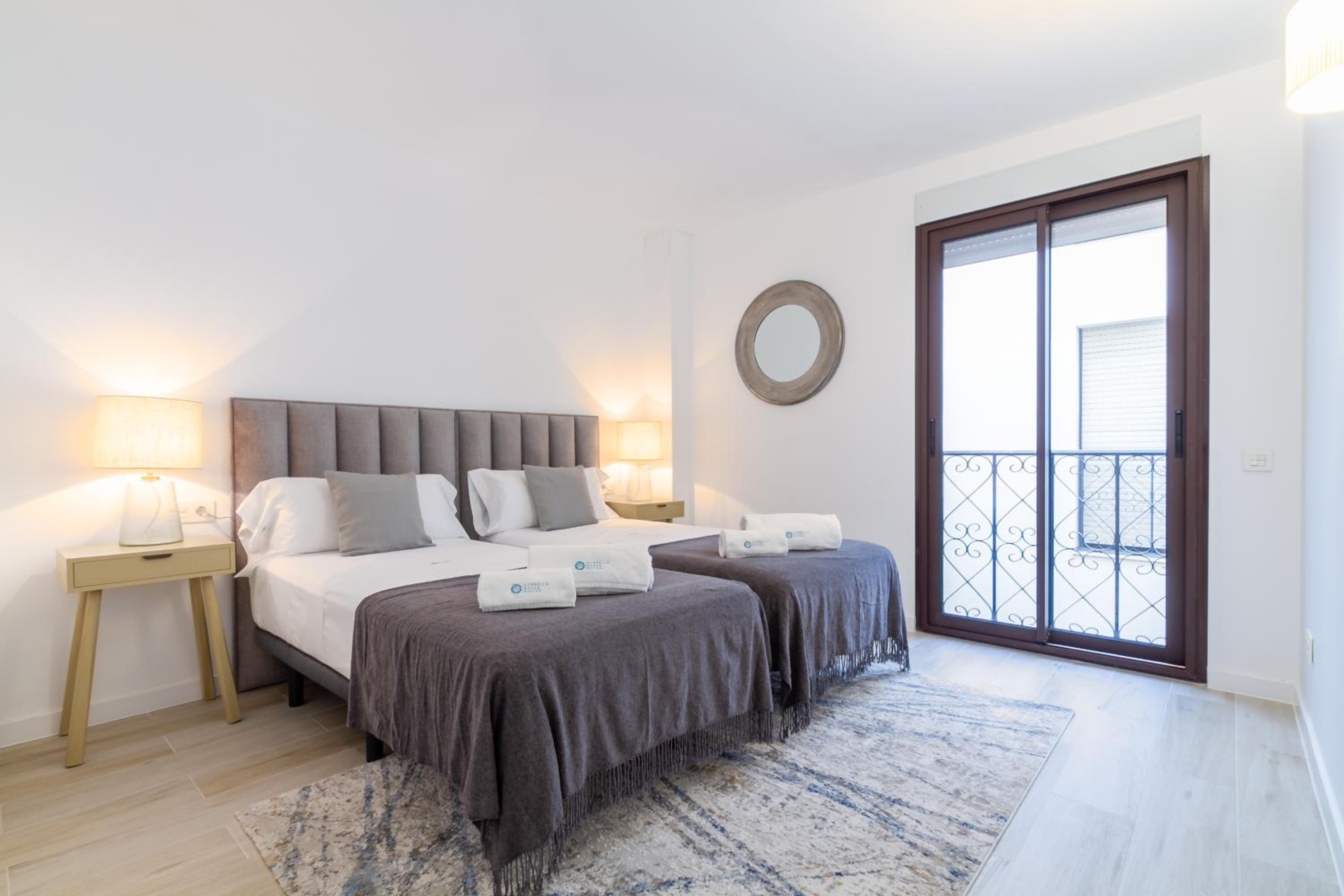 MARBELLA BANUS SUITES - Harbour Seafront Apartment