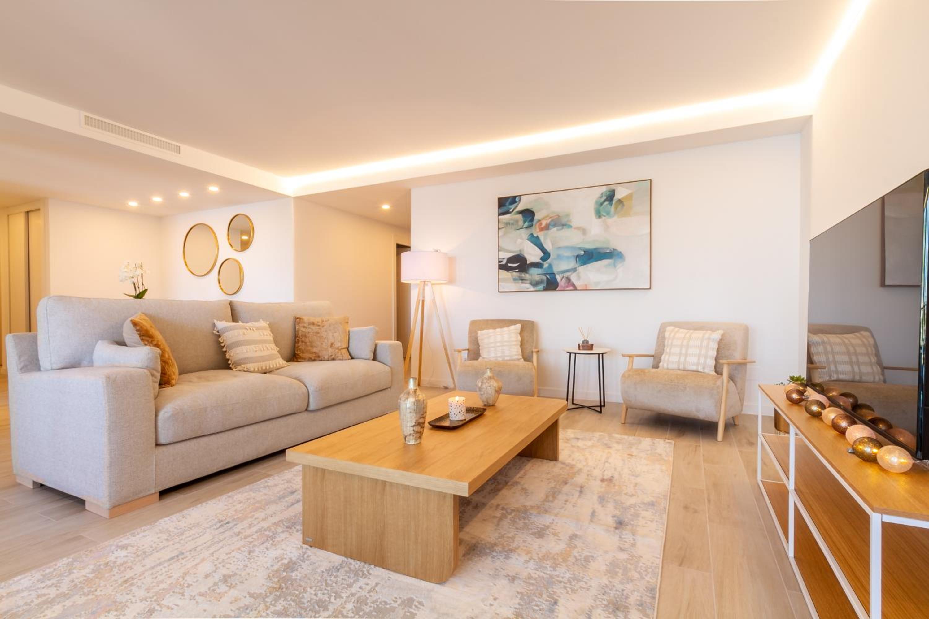 MARBELLA BANUS SUITES - Harbour Seafront Apartment