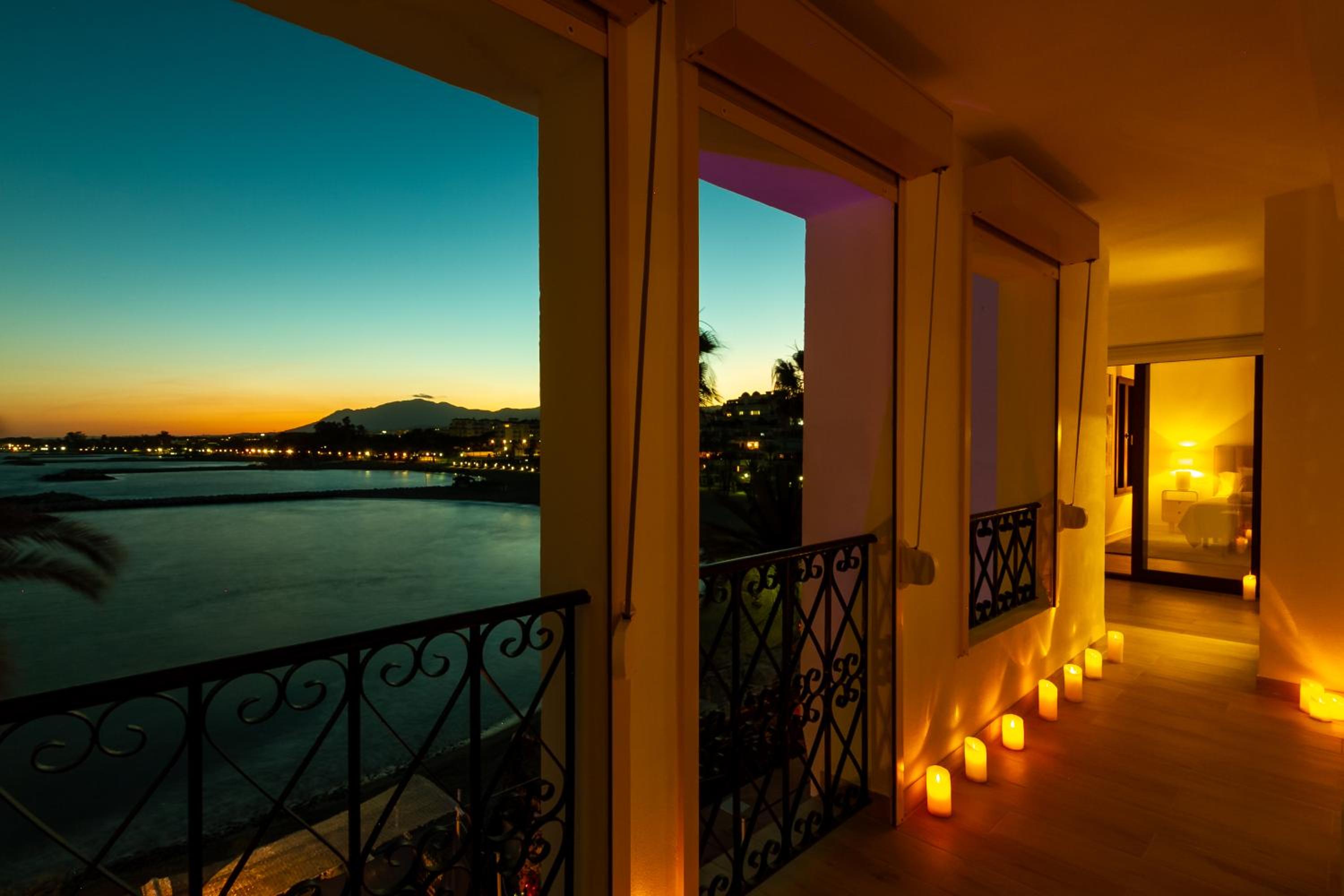 MARBELLA BANUS SUITES - Harbour Seafront Apartment