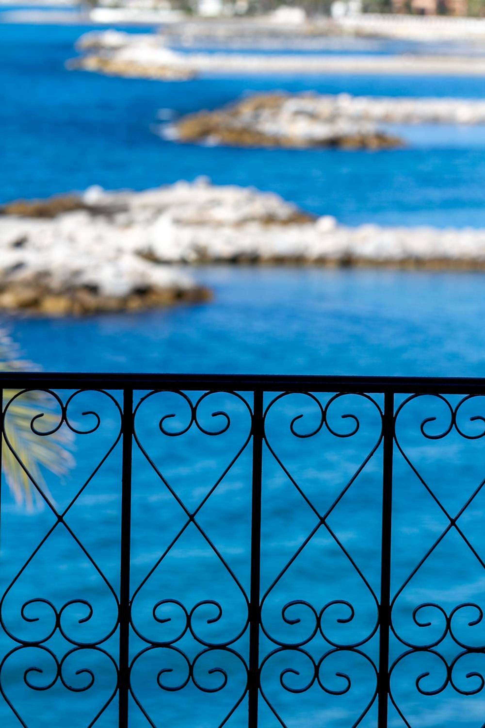 MARBELLA BANUS SUITES - Harbour Seafront Apartment