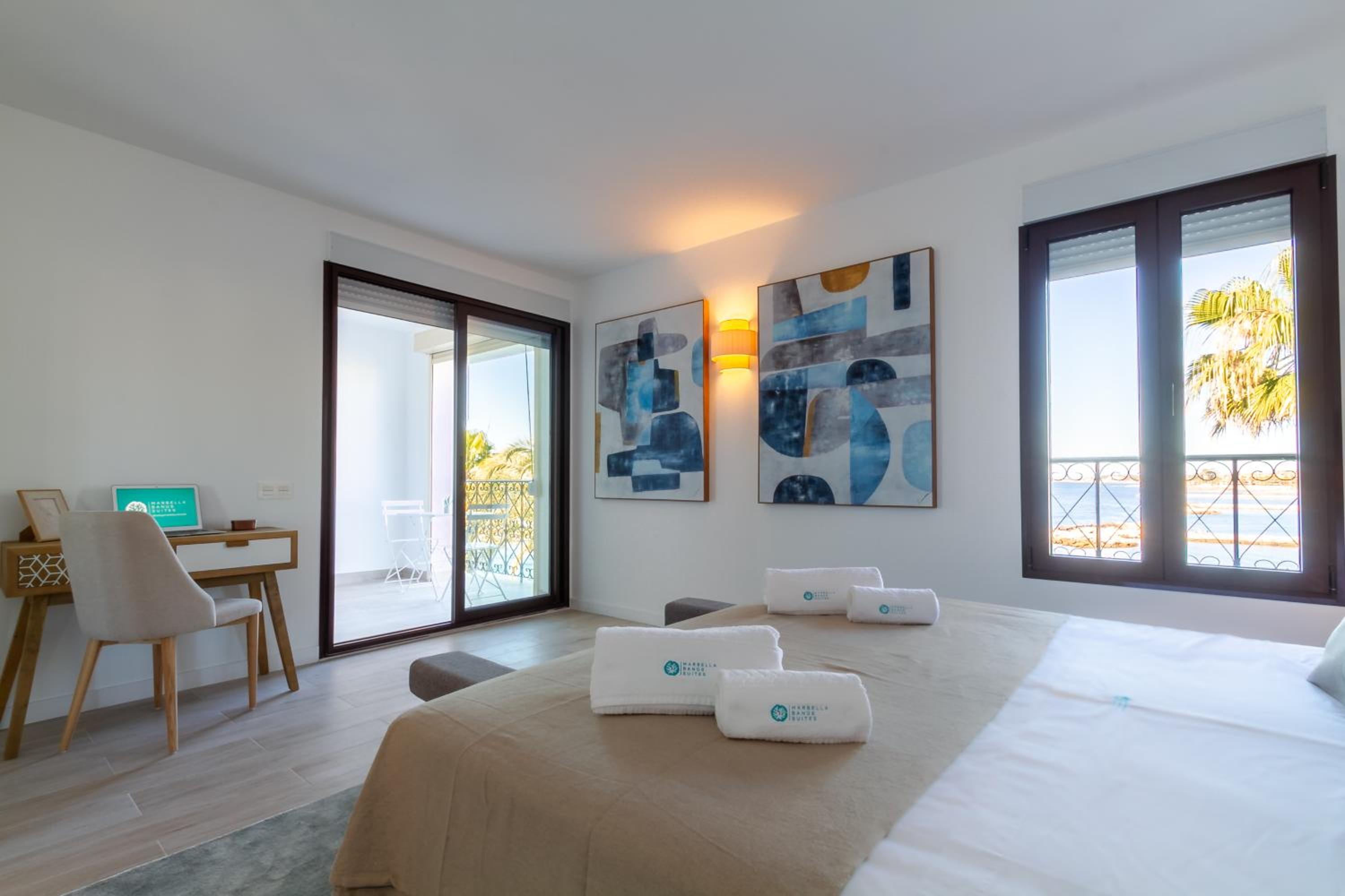 MARBELLA BANUS SUITES - Harbour Seafront Apartment