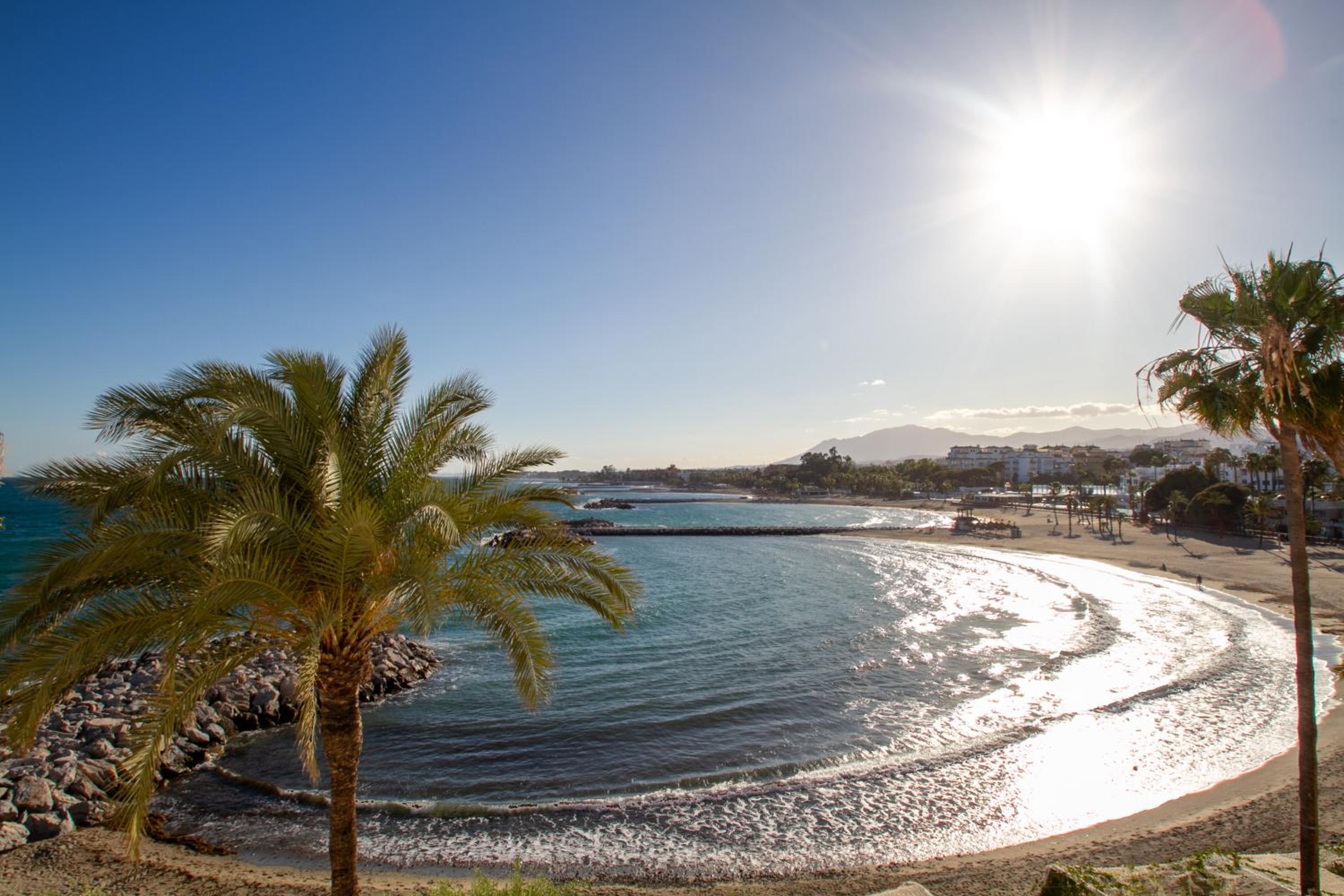 MARBELLA BANUS SUITES - Harbour Seafront Apartment