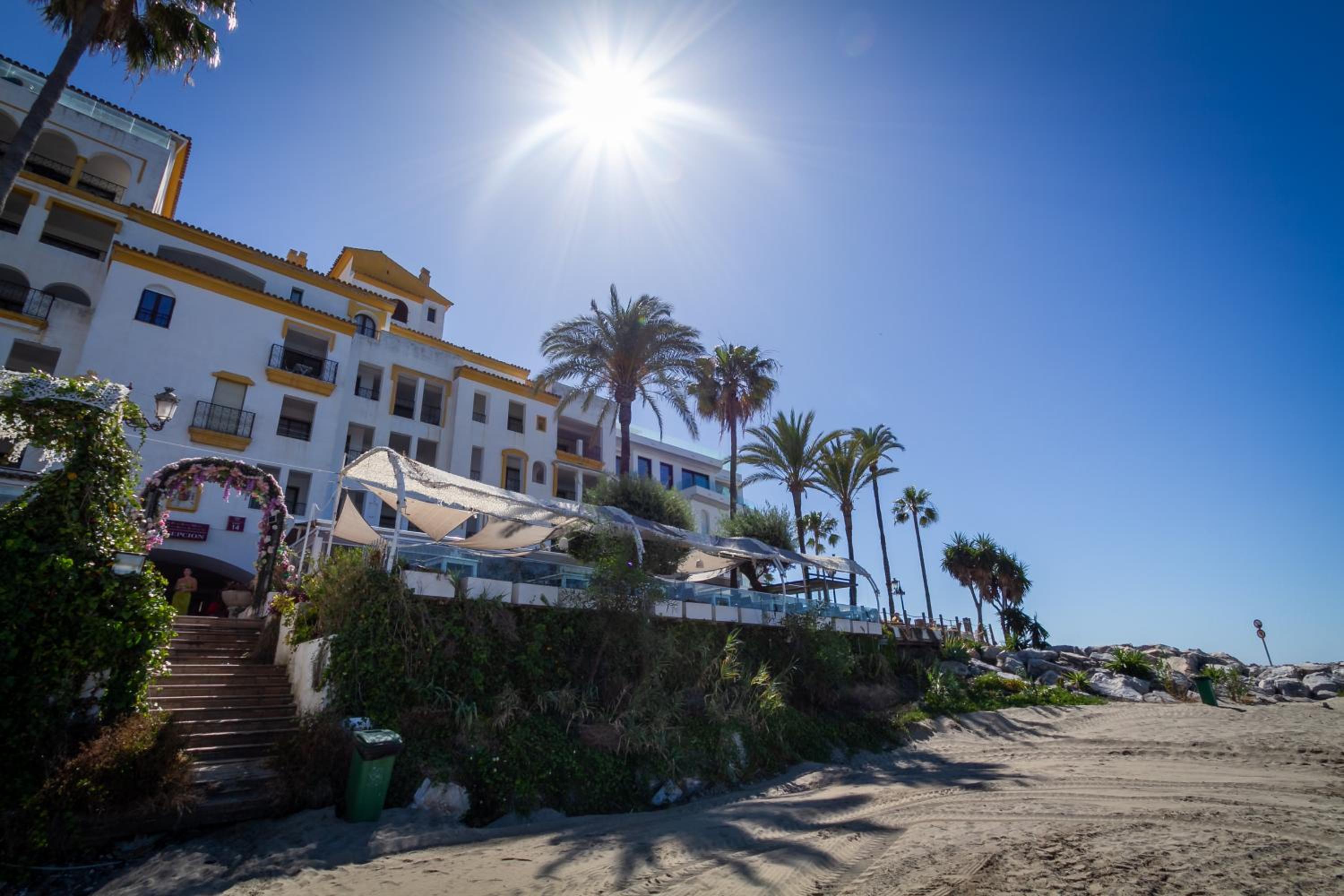 MARBELLA BANUS SUITES - Harbour Seafront Apartment