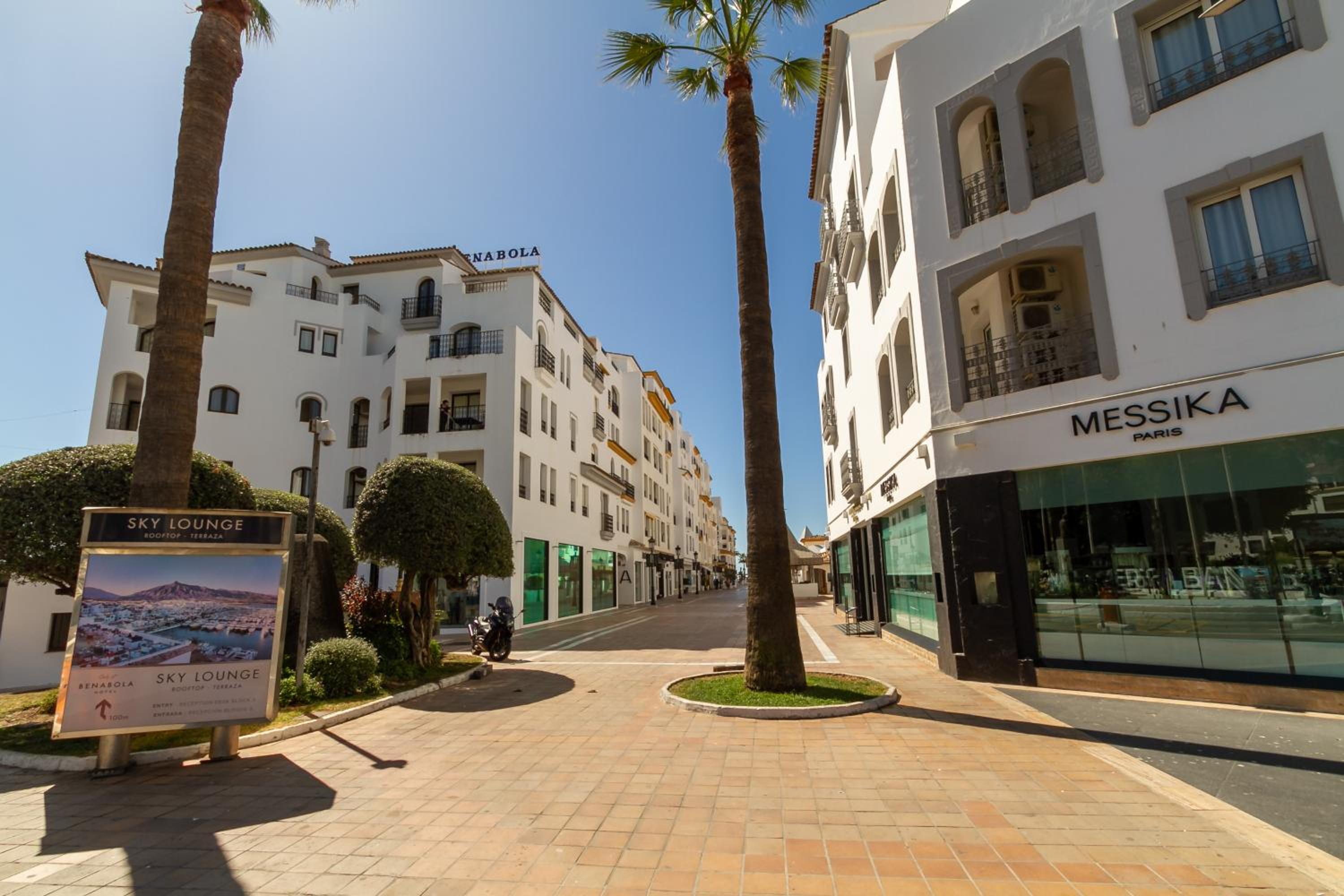MARBELLA BANUS SUITES - Harbour Seafront Apartment