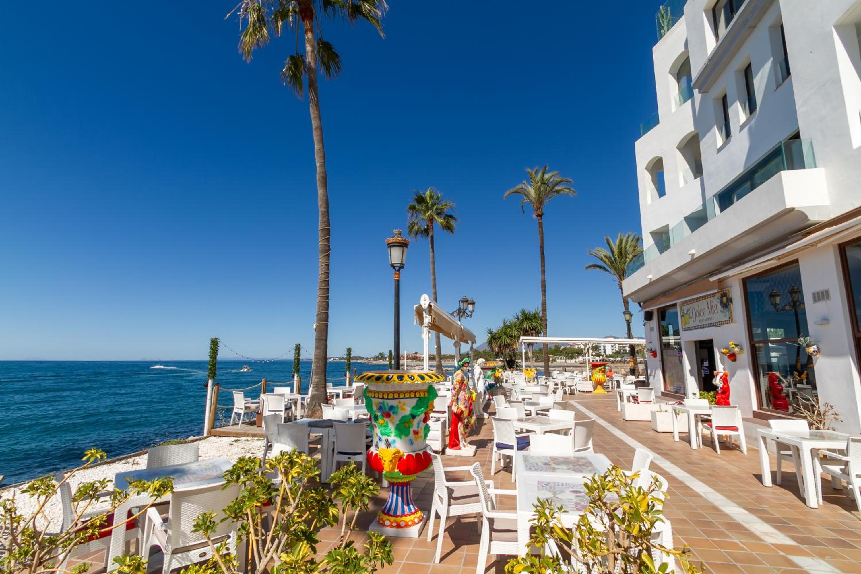 MARBELLA BANUS SUITES - Harbour Seafront Apartment