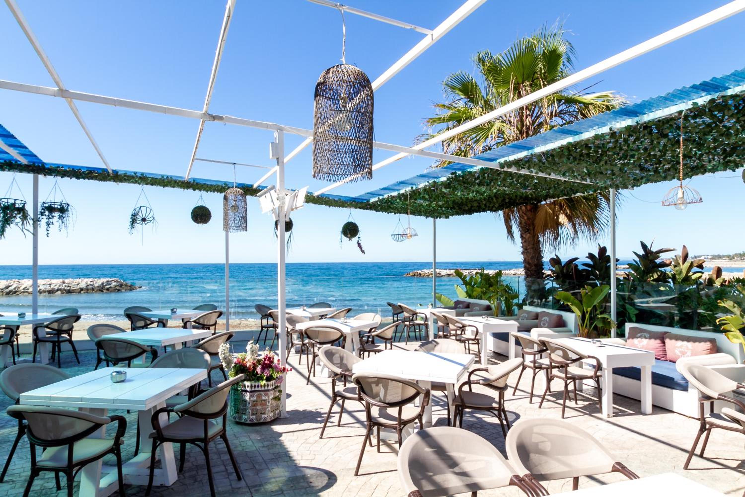MARBELLA BANUS SUITES - Harbour Seafront Apartment