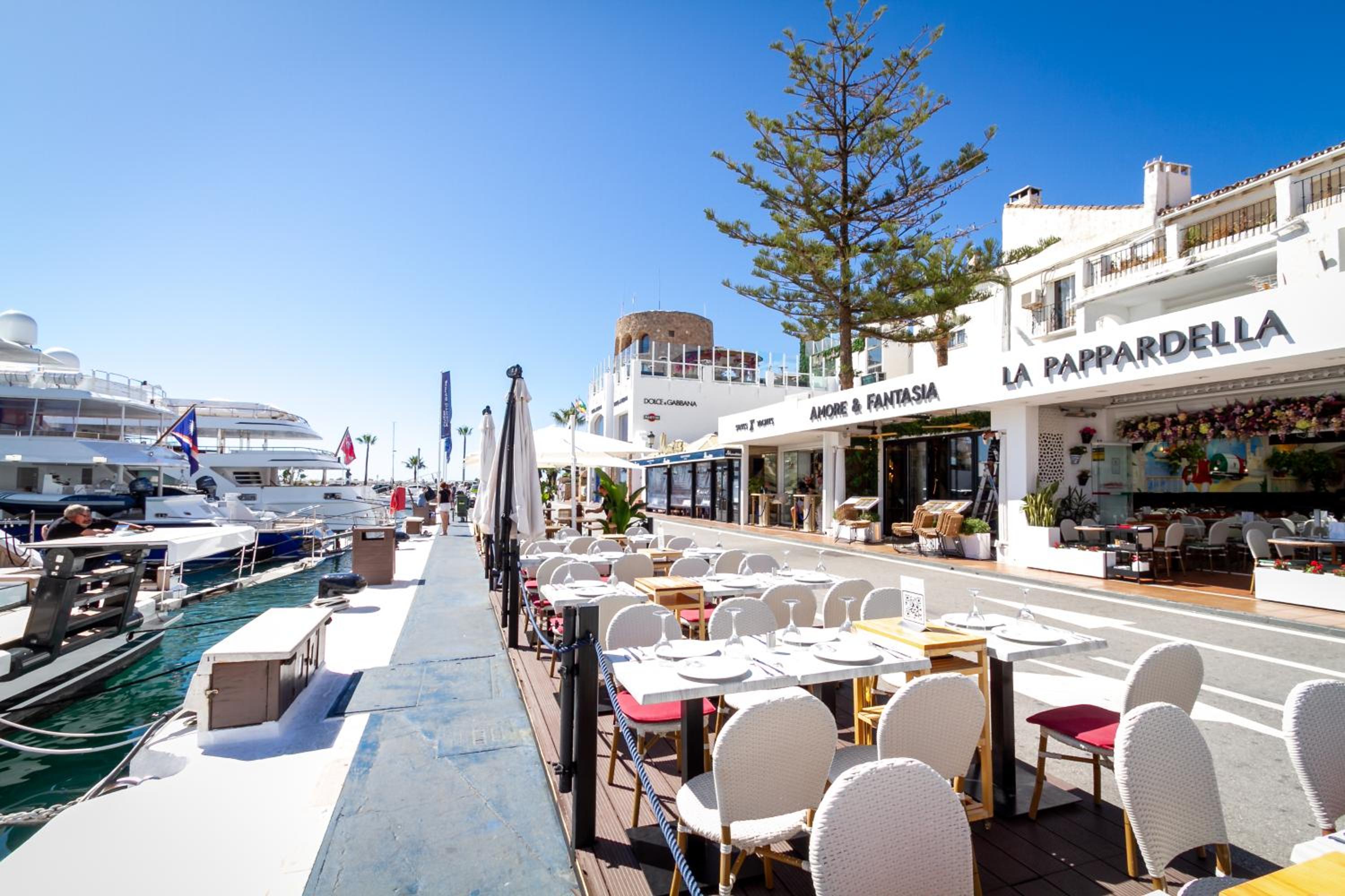 MARBELLA BANUS SUITES - Harbour Seafront Apartment