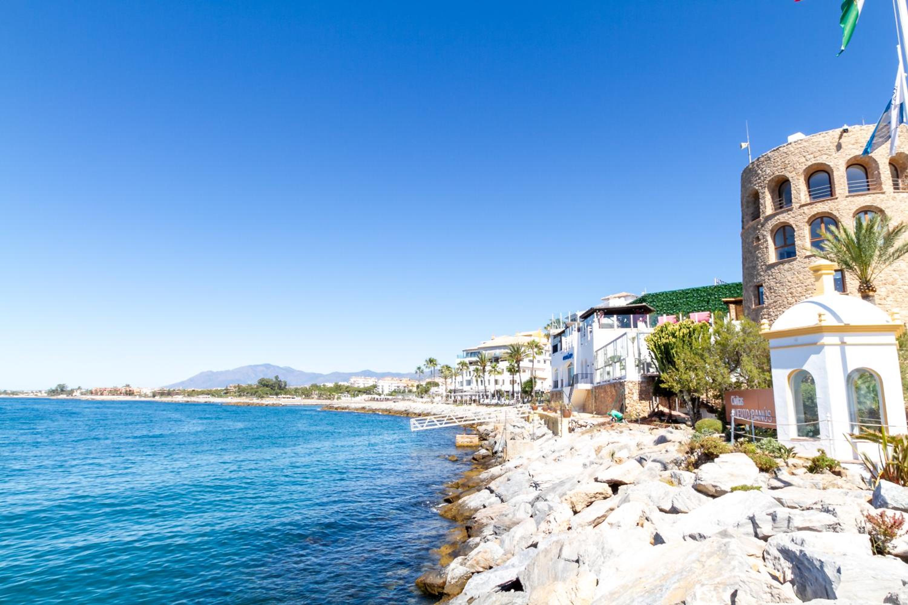 MARBELLA BANUS SUITES - Harbour Seafront Apartment
