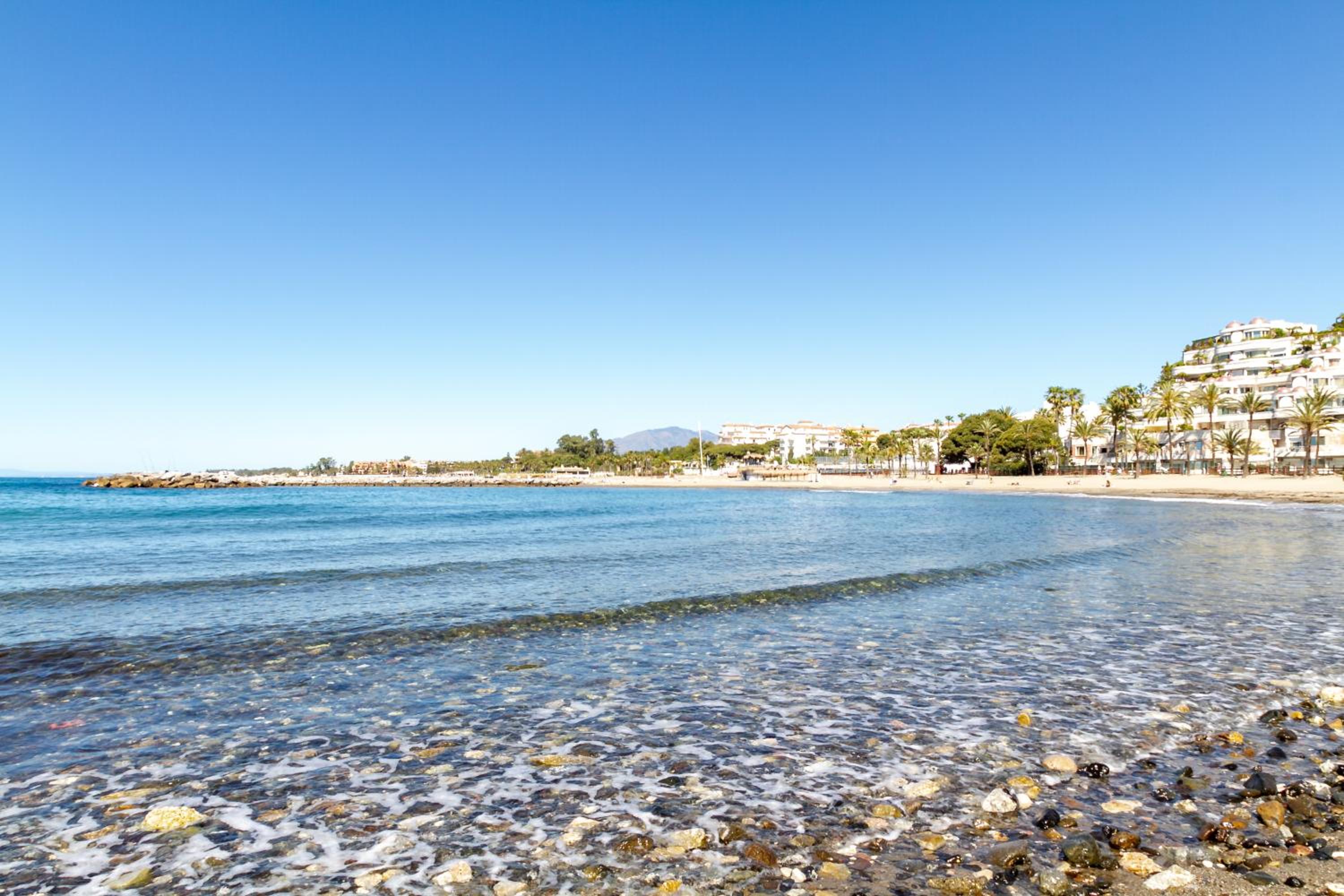 MARBELLA BANUS SUITES - Harbour Seafront Apartment
