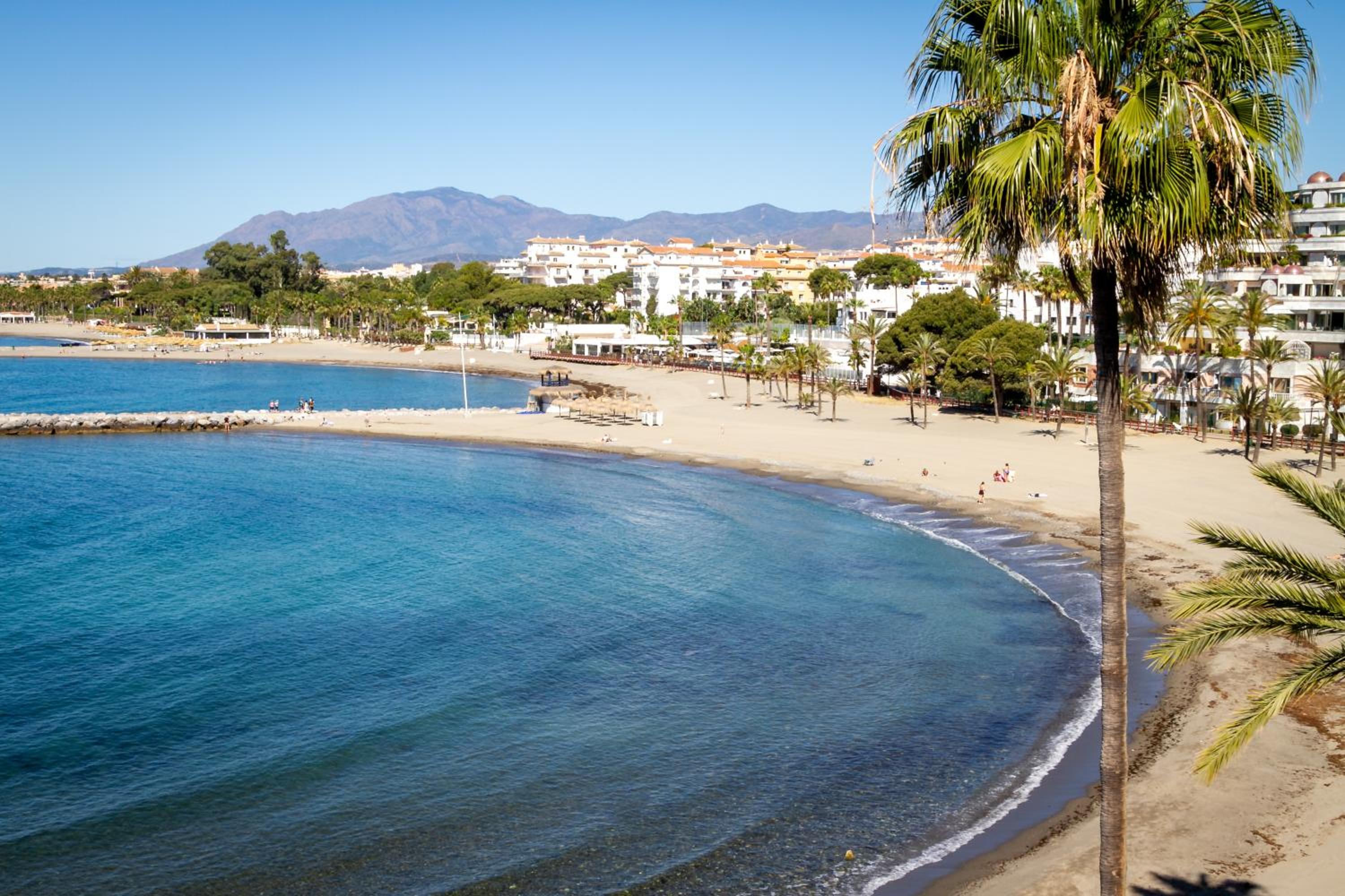 MARBELLA BANUS SUITES - Harbour Seafront Apartment