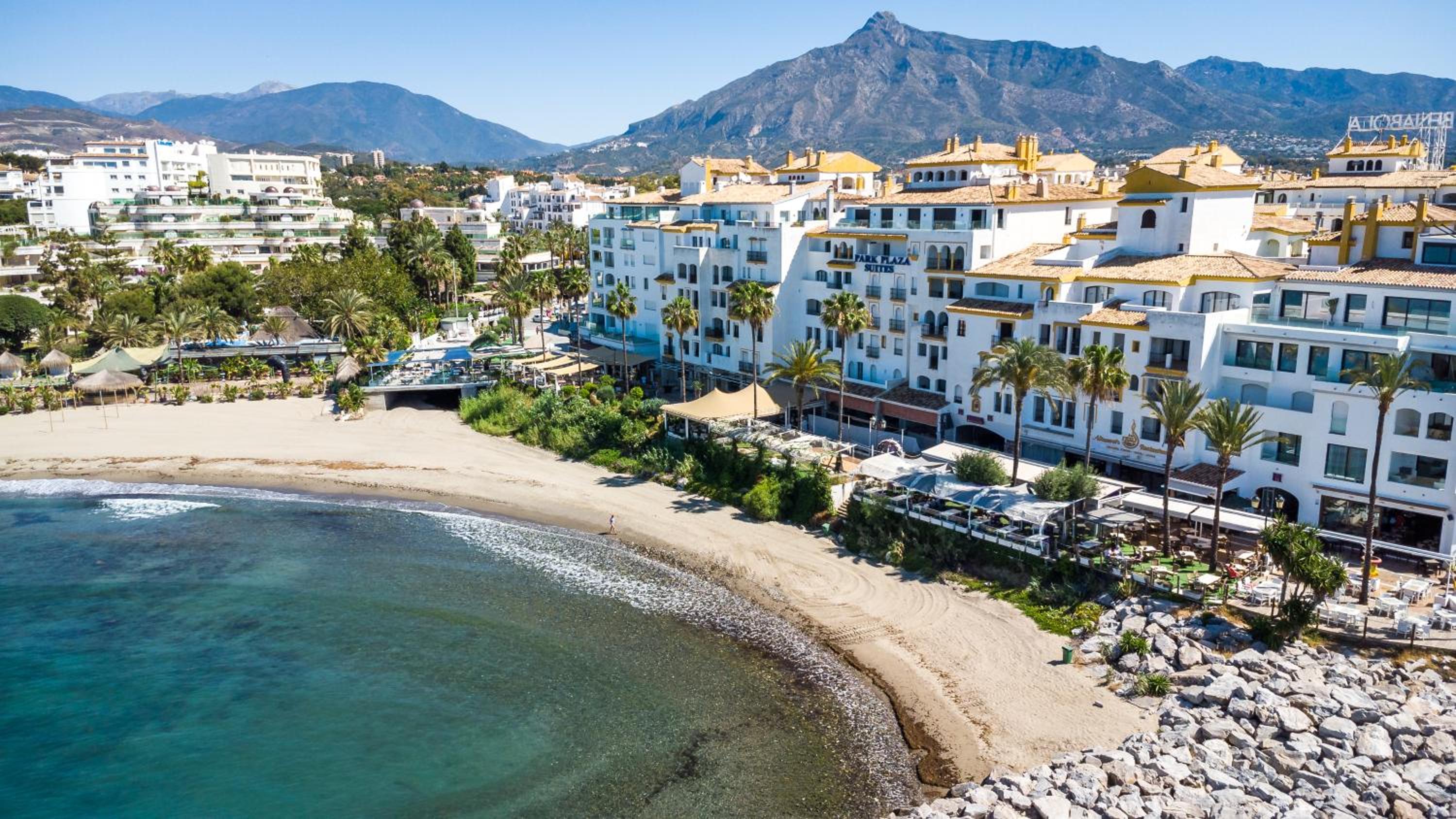 MARBELLA BANUS SUITES - Harbour Seafront Apartment