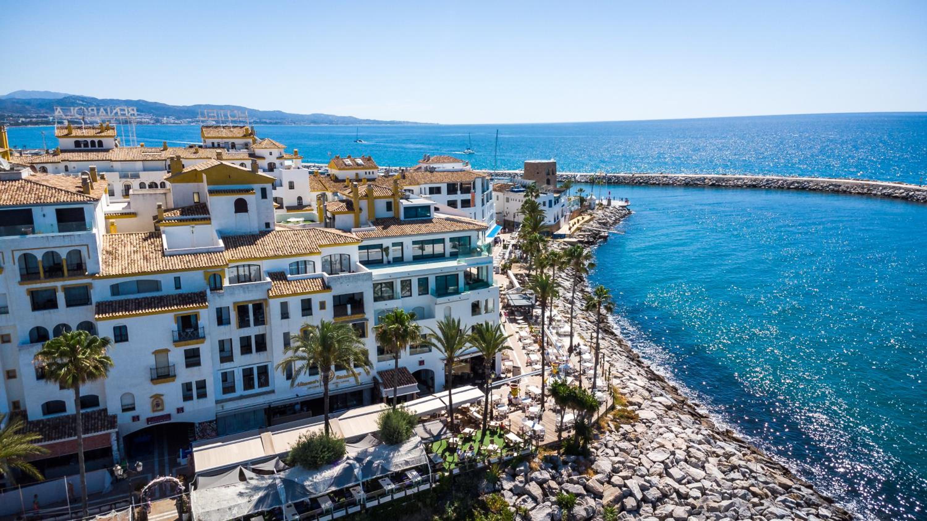 MARBELLA BANUS SUITES - Harbour Seafront Apartment