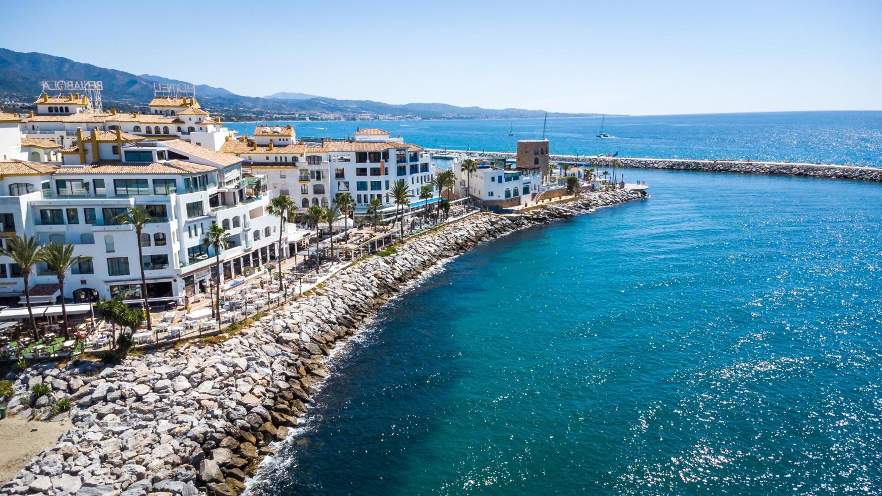 MARBELLA BANUS SUITES - Harbour Seafront Apartment