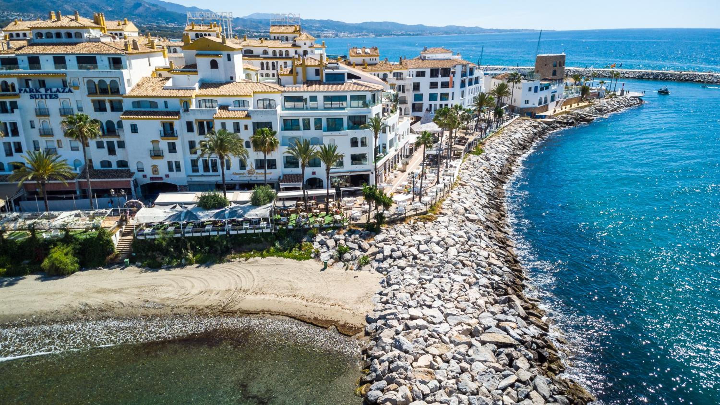 MARBELLA BANUS SUITES - Harbour Seafront Apartment
