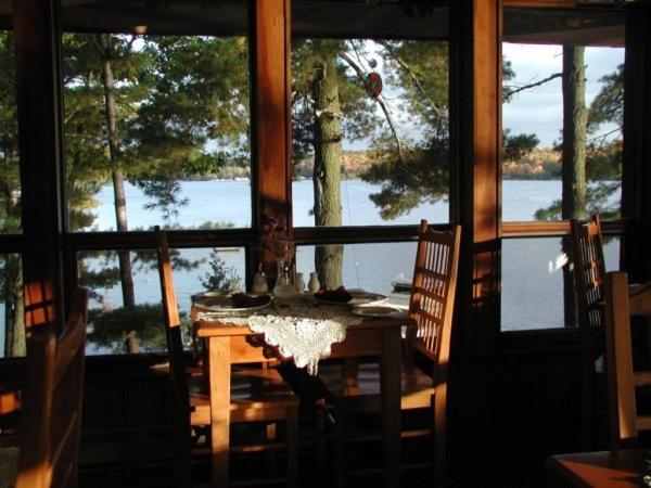 Westwind Inn on the Lake