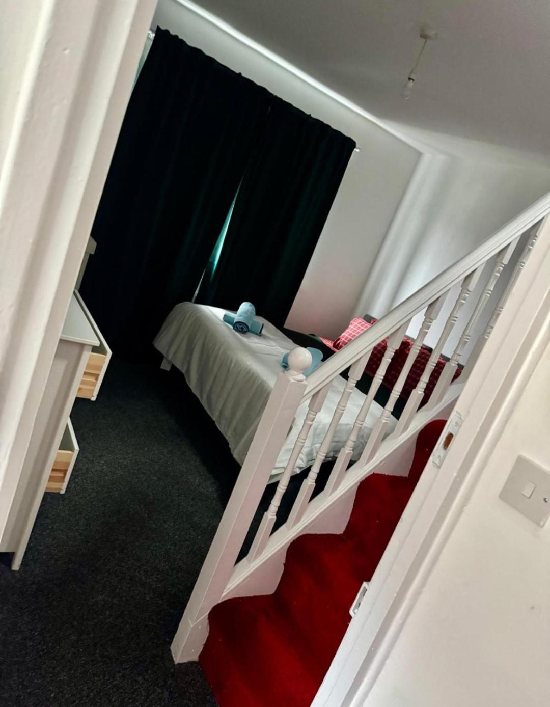 London House near Greenwich, Free Parking, Free WIFI