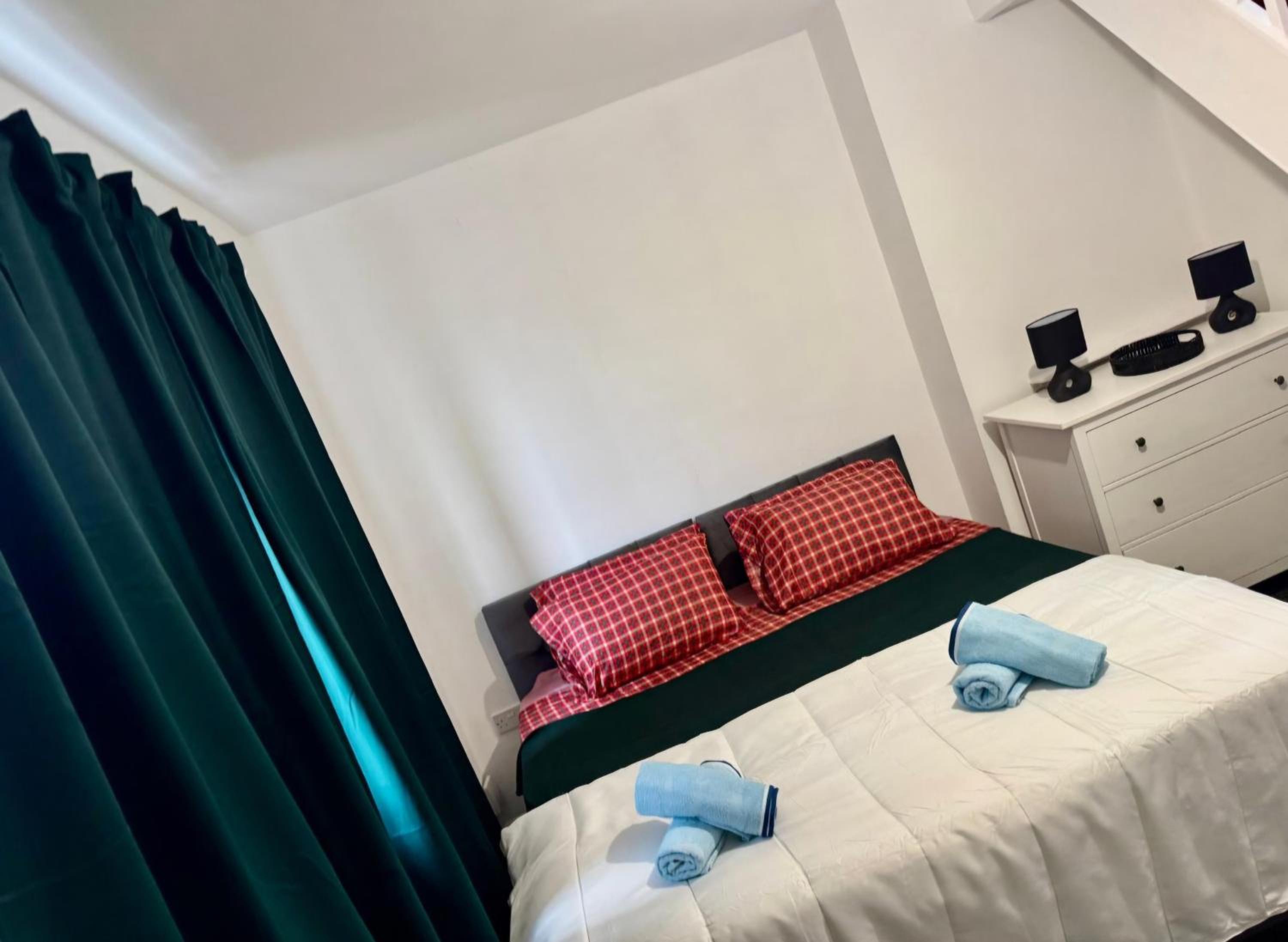 London House near Greenwich, Free Parking, Free WIFI