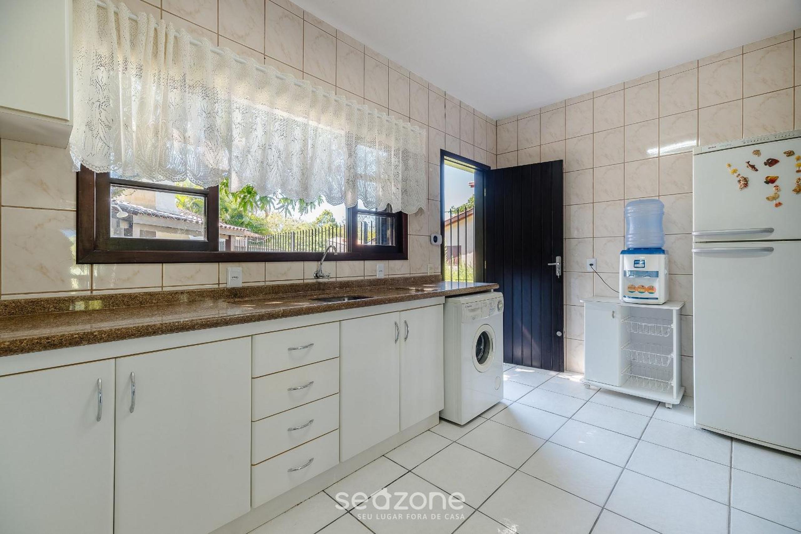 3BR Home w/ BBQ 140m from the beach RAE0126