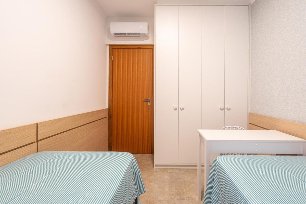 Apto a 350m Praia Cozinha completa Churrasqueira Ar Condicionado Wi-Fi e vaga privativa de garagem Reserve agora mesmo