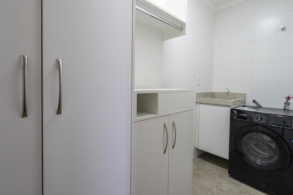 Apto a 350m Praia Cozinha completa Churrasqueira Ar Condicionado Wi-Fi e vaga privativa de garagem Reserve agora mesmo