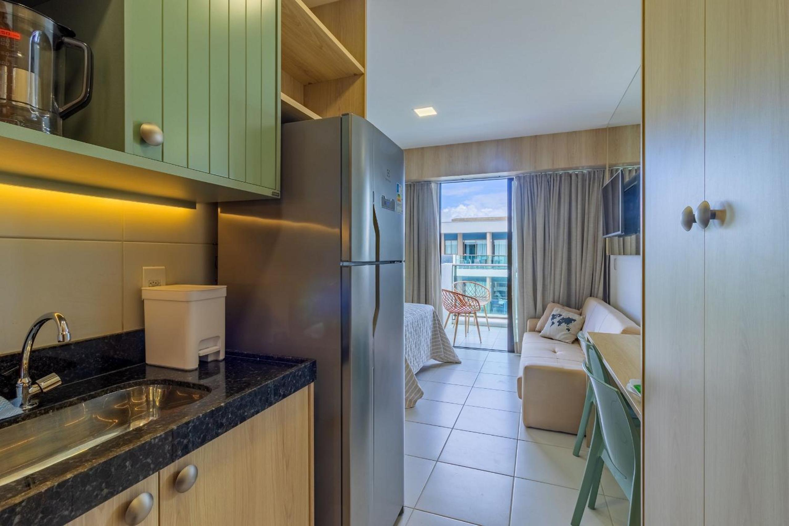 Makia Beach #D307 - Flat com varanda por Carpediem