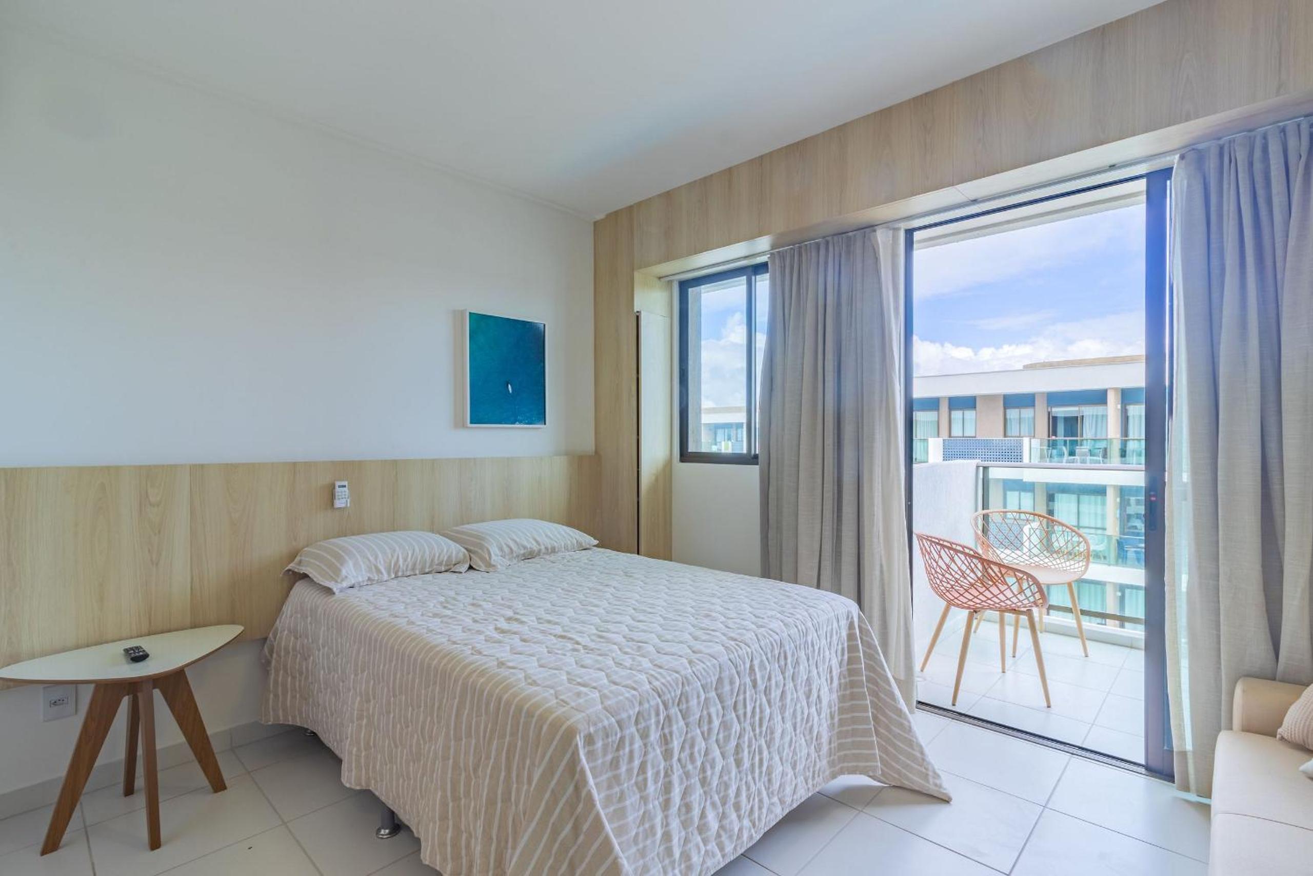Makia Beach #D307 - Flat com varanda por Carpediem