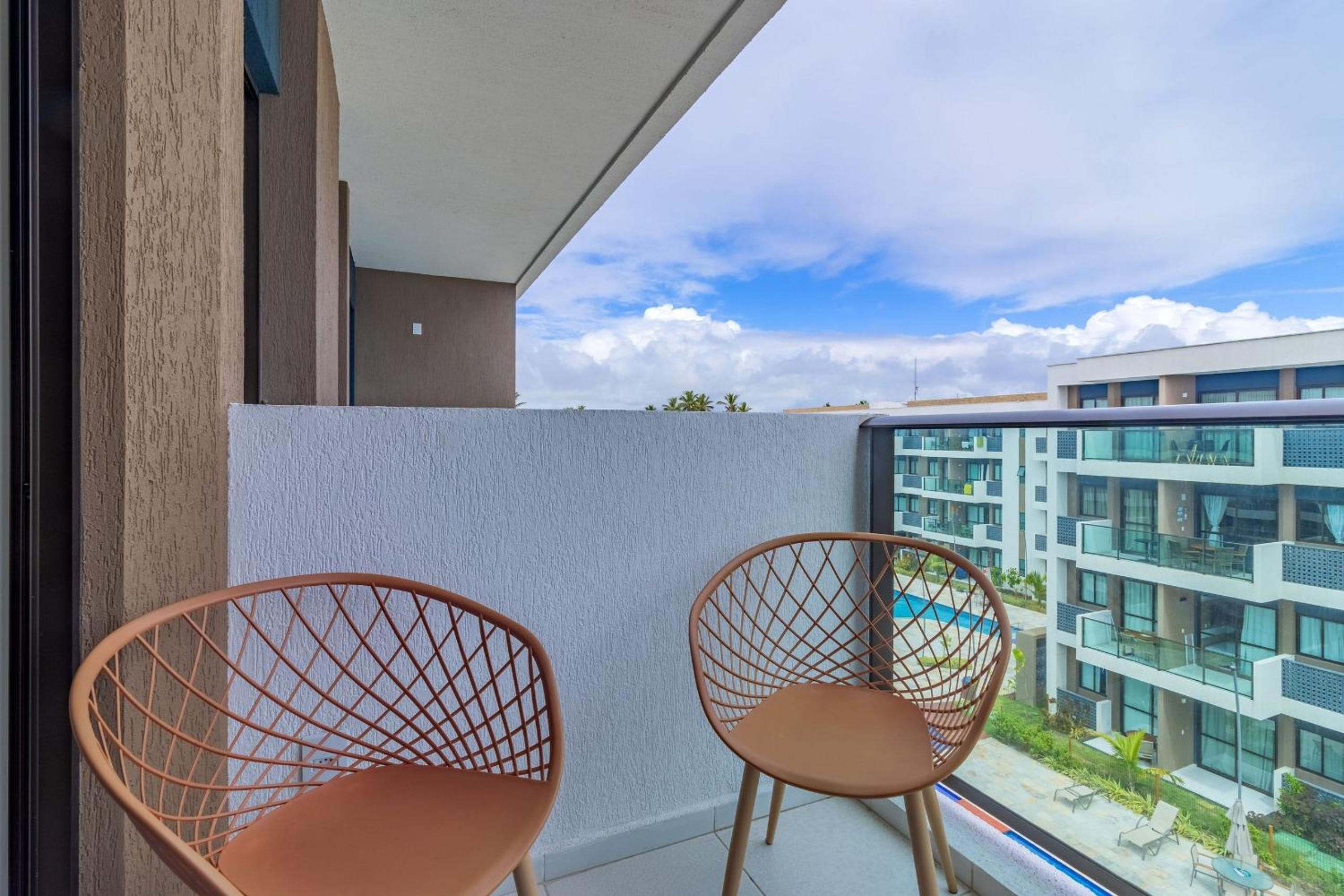 Makia Beach #D307 - Flat com varanda por Carpediem