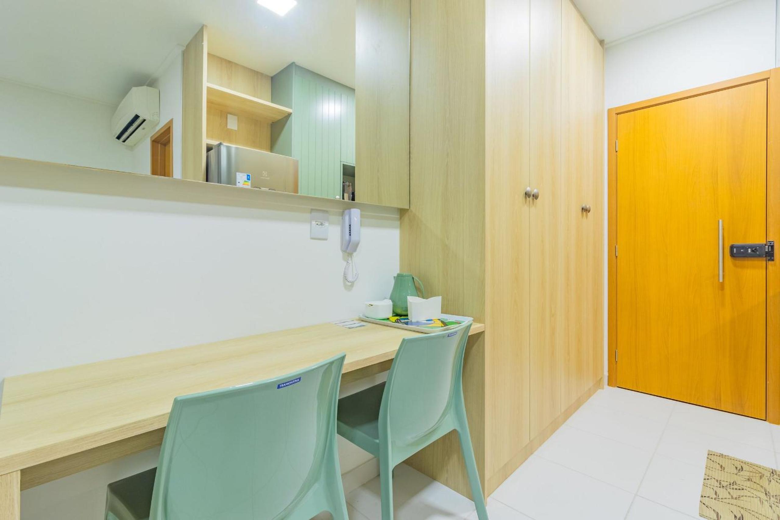 Makia Beach #D307 - Flat com varanda por Carpediem