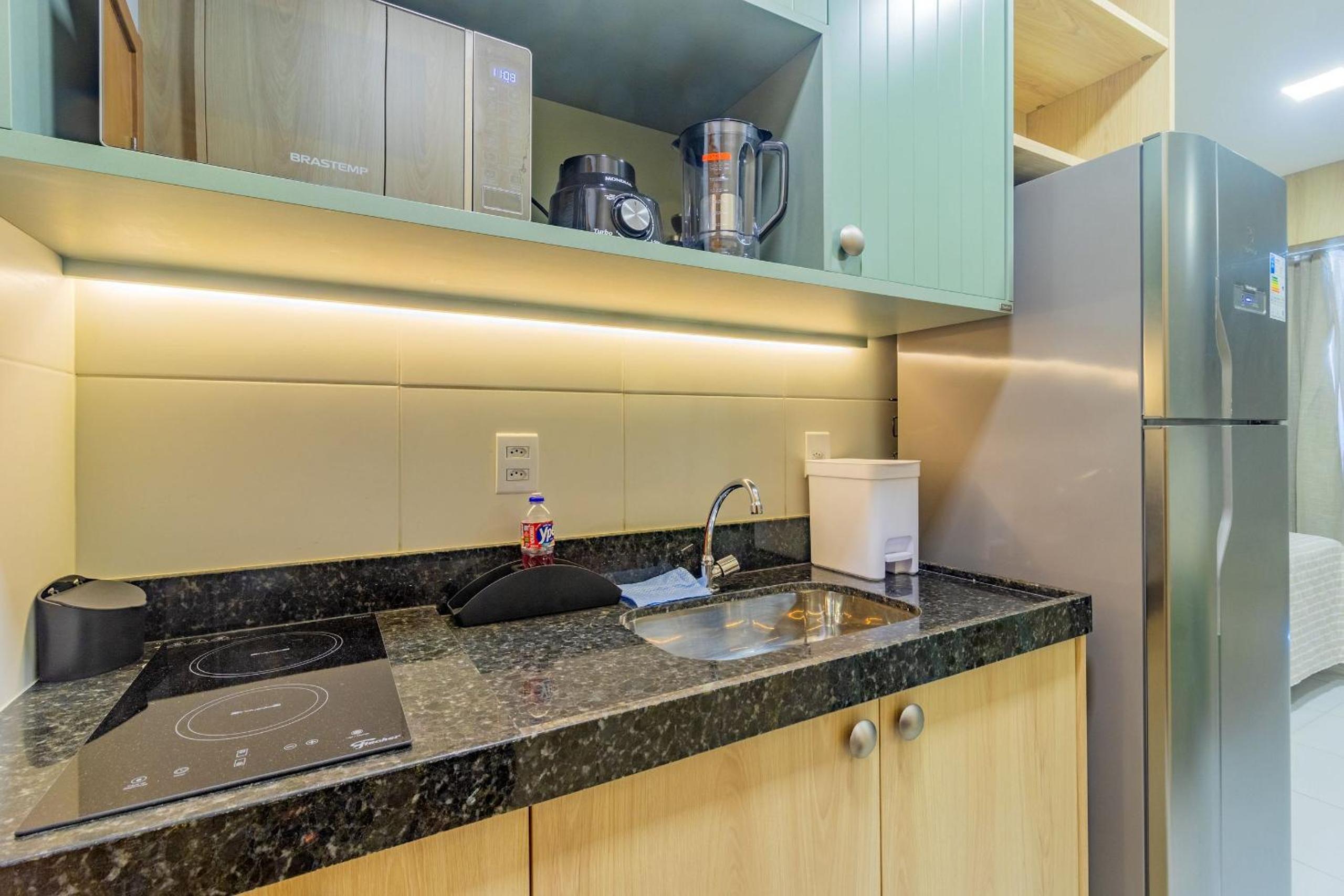 Makia Beach #D307 - Flat com varanda por Carpediem