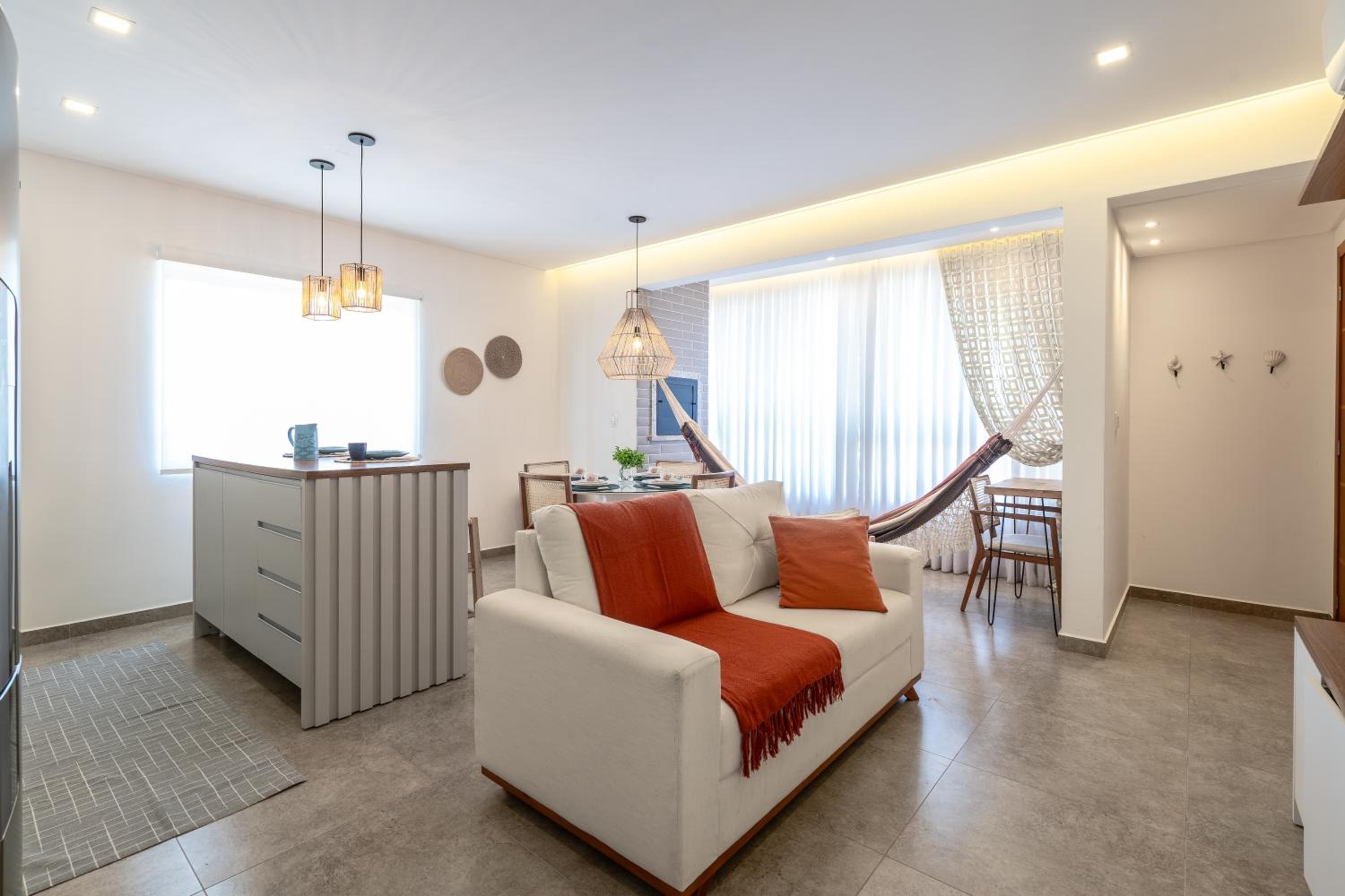 Apto a 350m Praia Cozinha completa Churrasqueira Ar Condicionado Wi-Fi e vaga privativa de garagem Reserve agora mesmo