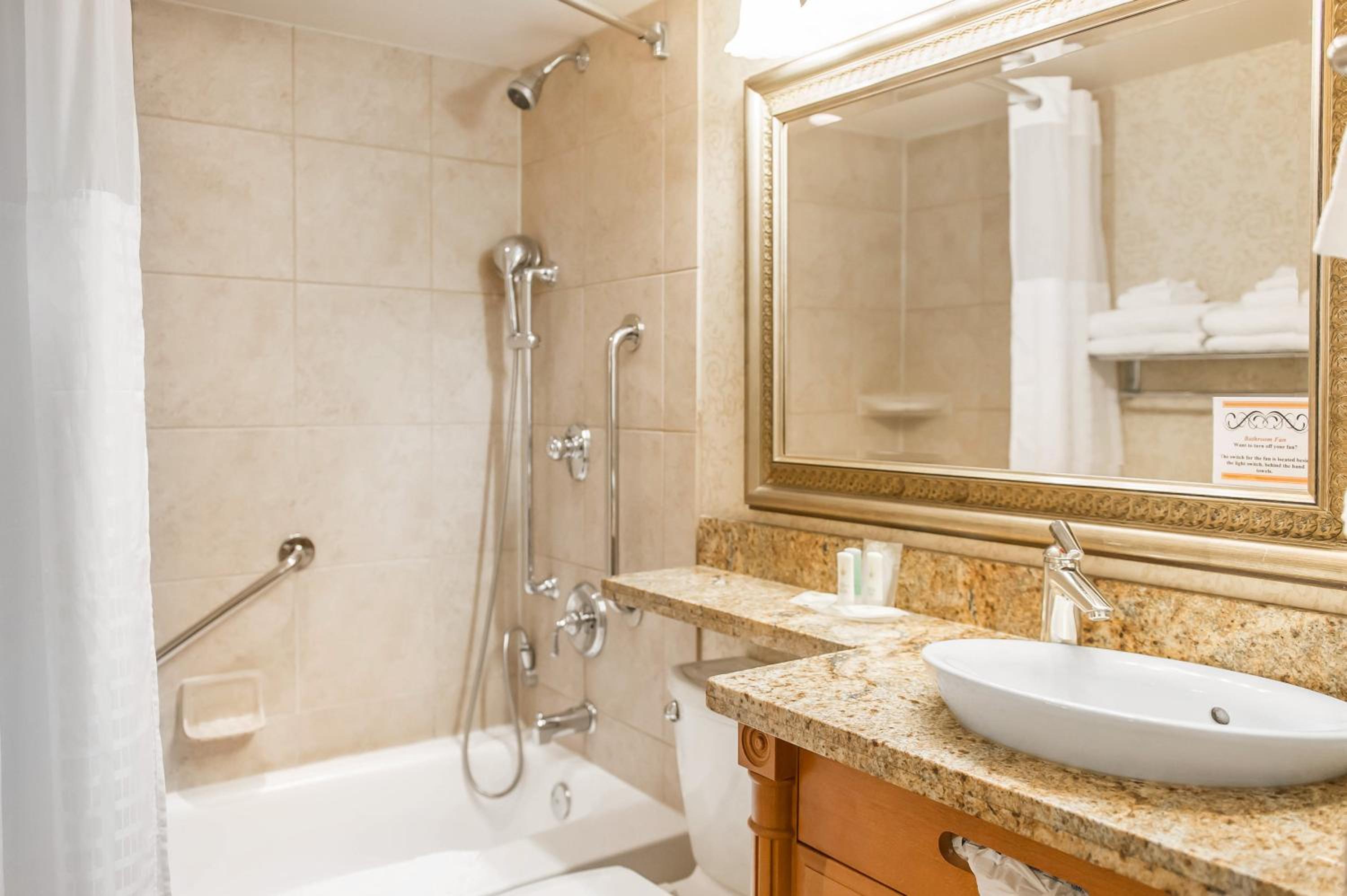 Brockville Vacations - Comfort Inn - Property Image 5