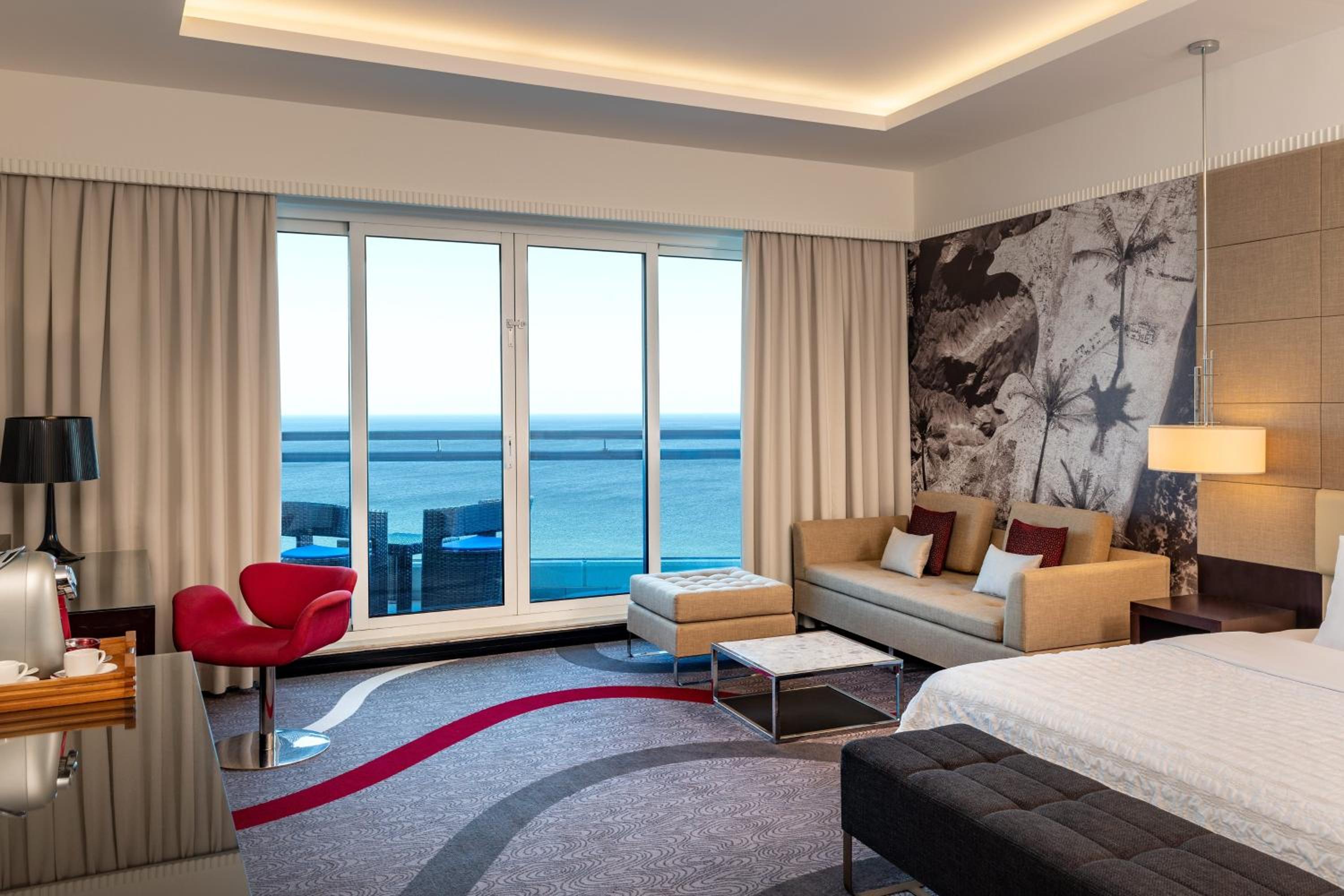Le Meridien Al Aqah Beach Resort