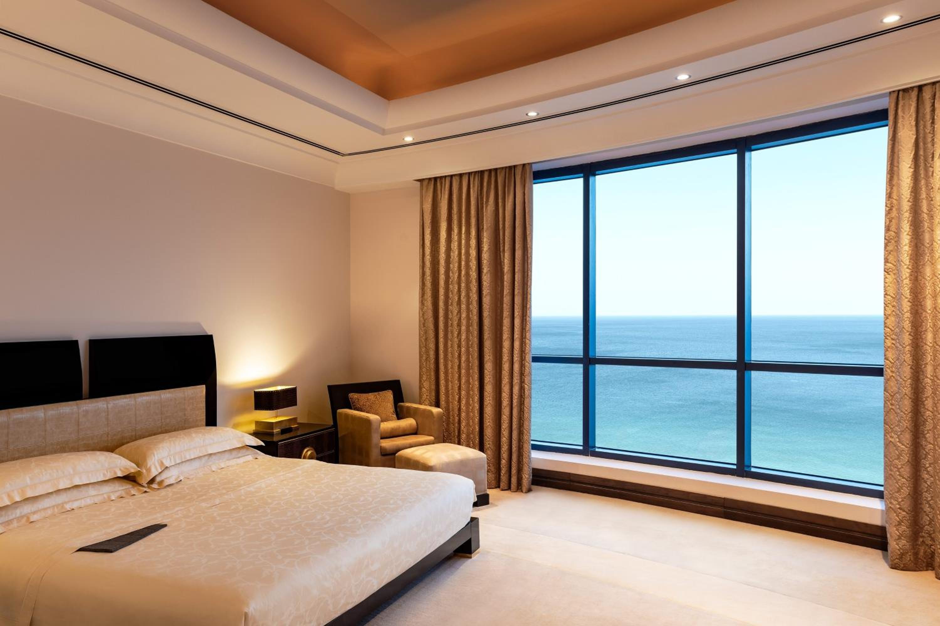 Le Meridien Al Aqah Beach Resort