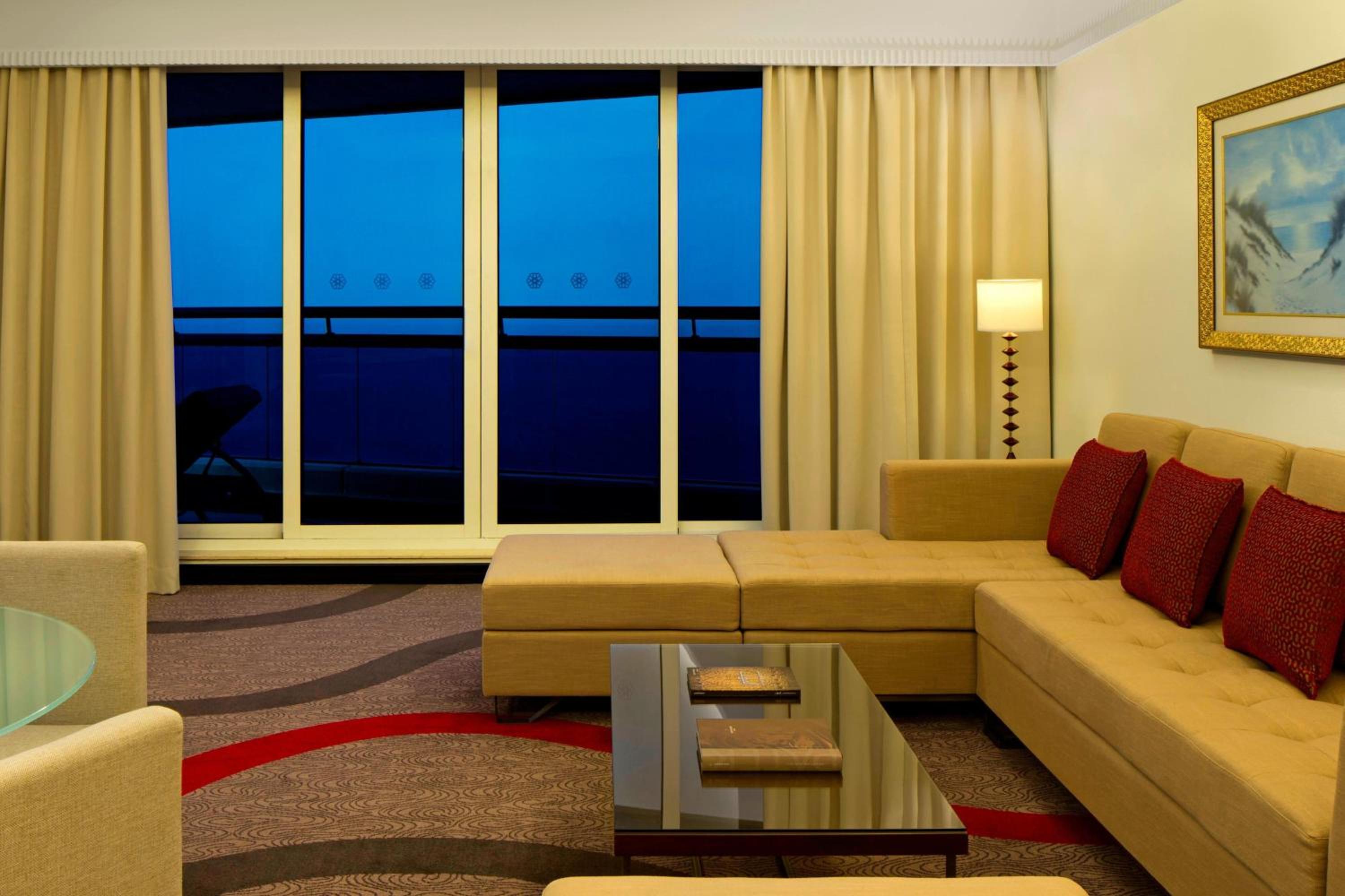 Le Meridien Al Aqah Beach Resort