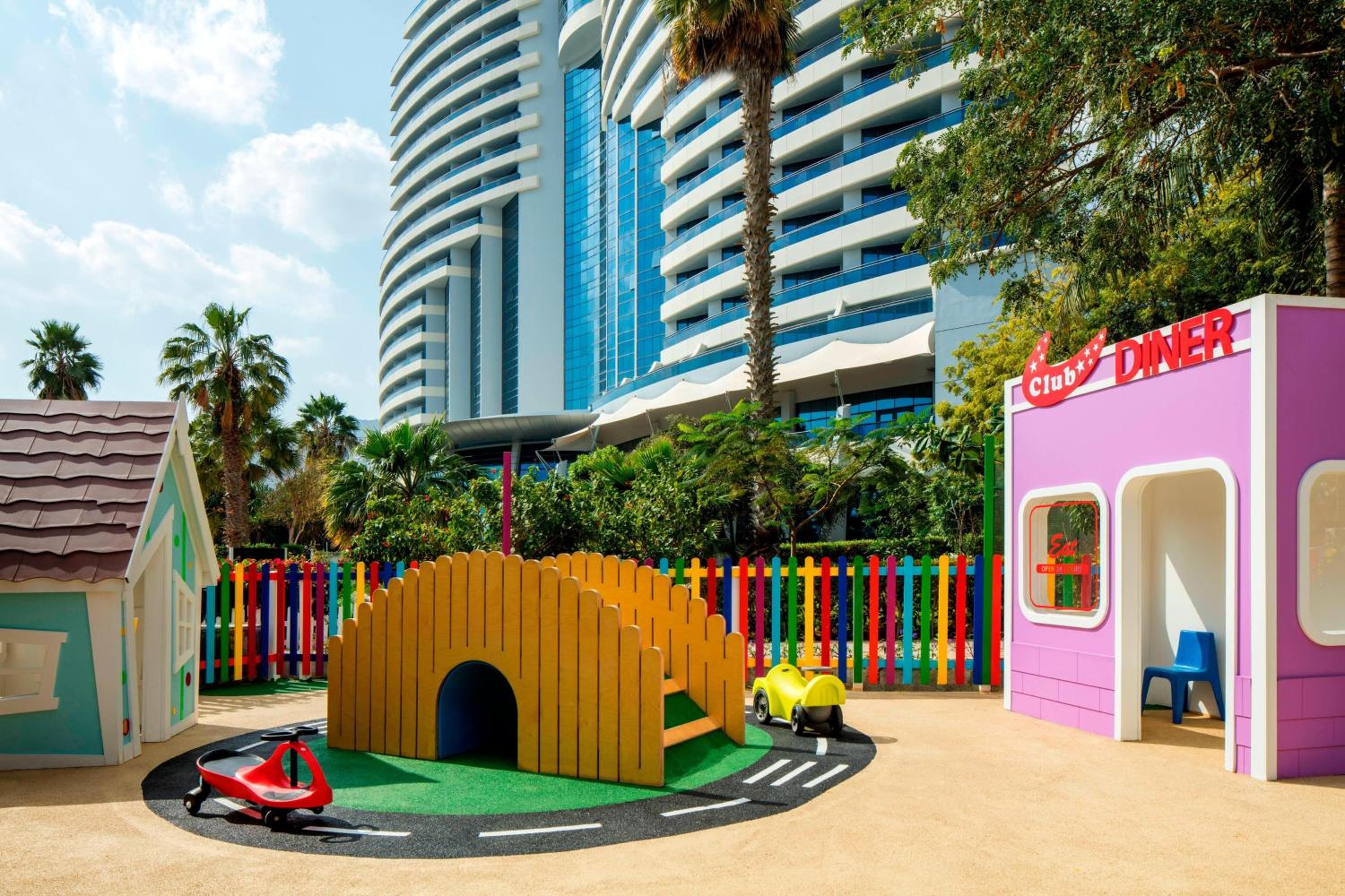 Le Meridien Al Aqah Beach Resort