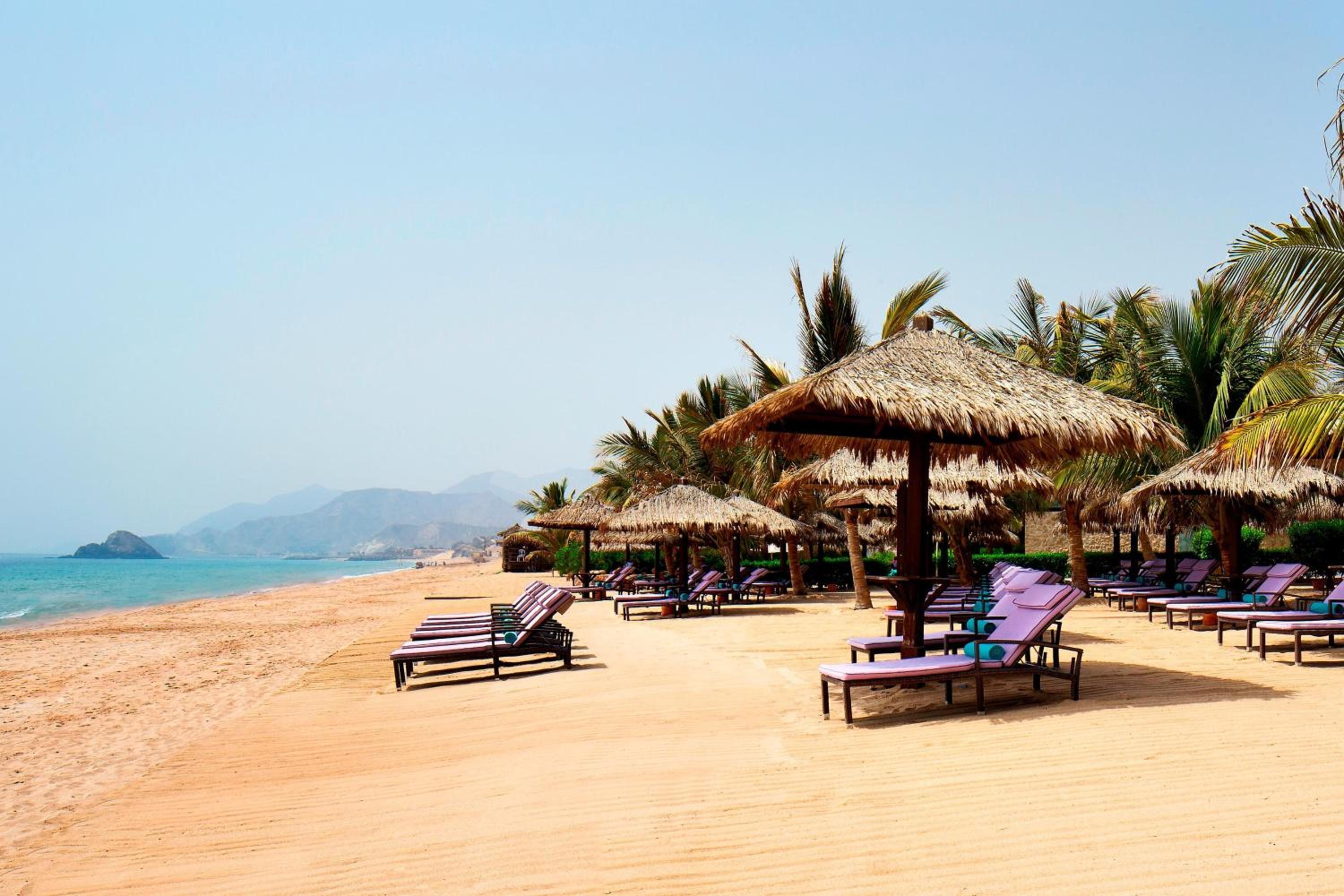 Le Meridien Al Aqah Beach Resort