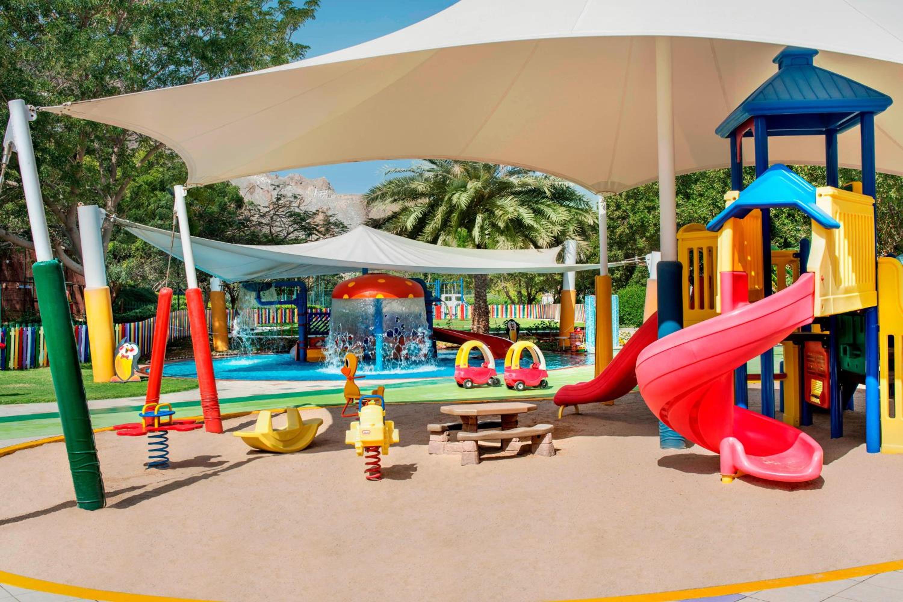 Le Meridien Al Aqah Beach Resort