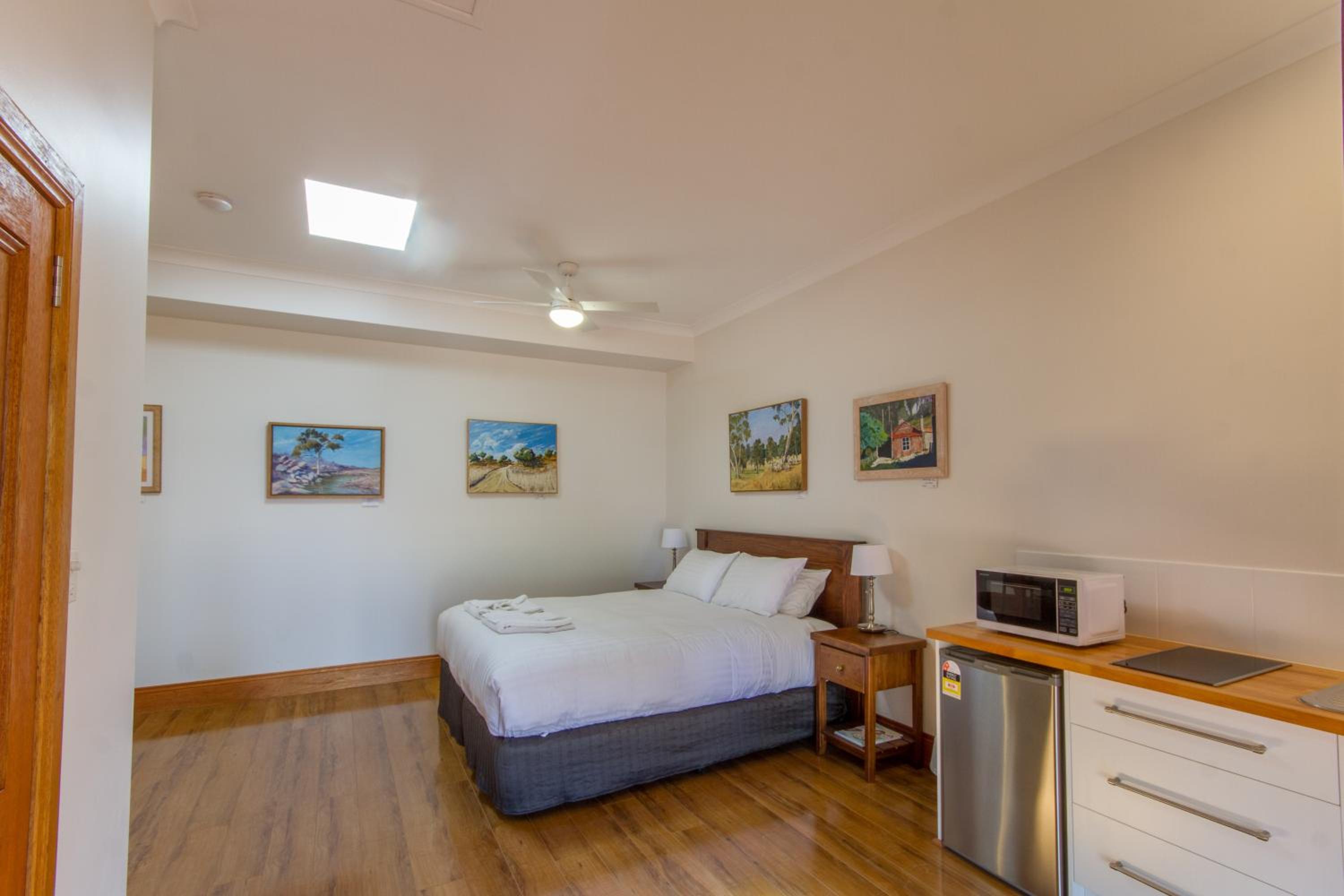 Birdwood Motel