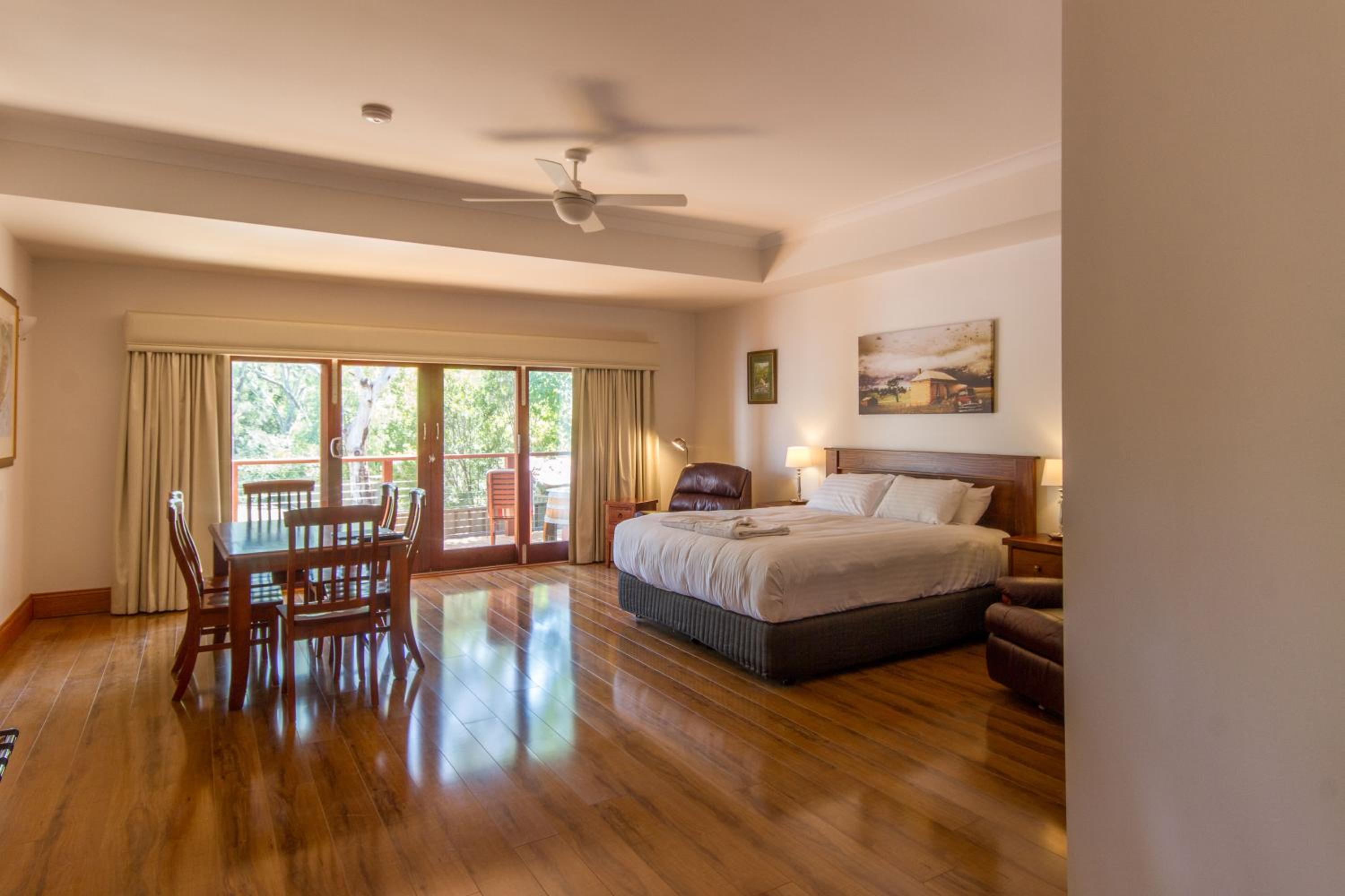 Birdwood Motel