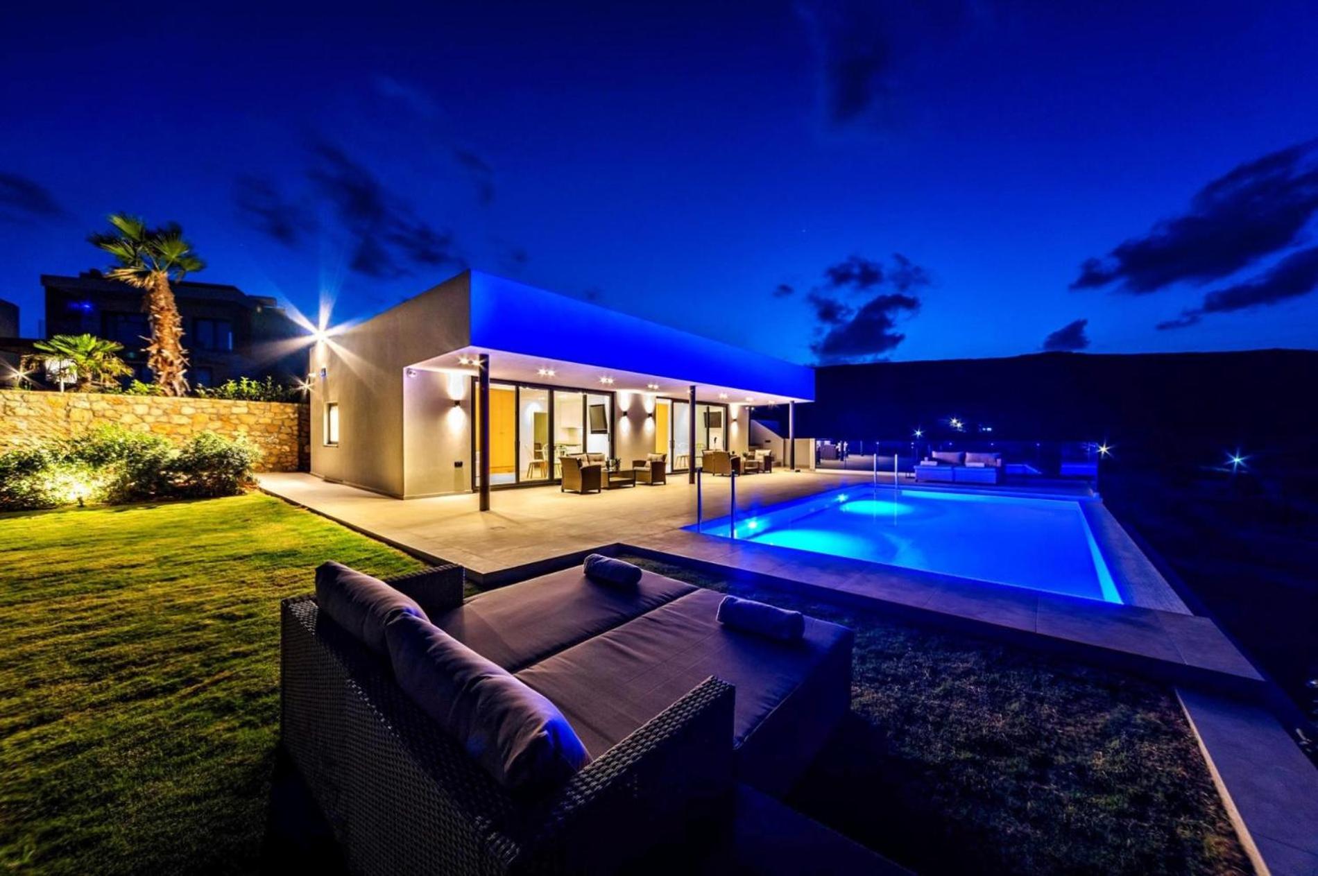 Villa Kamelia with pool