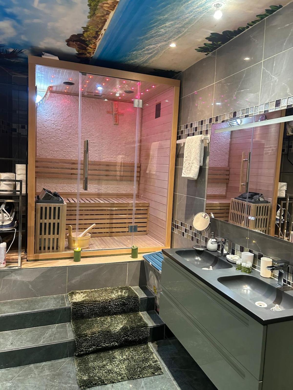 Villa Maxonale près de Paris avec Piscine Chauffée, Sauna et Jacuzzi