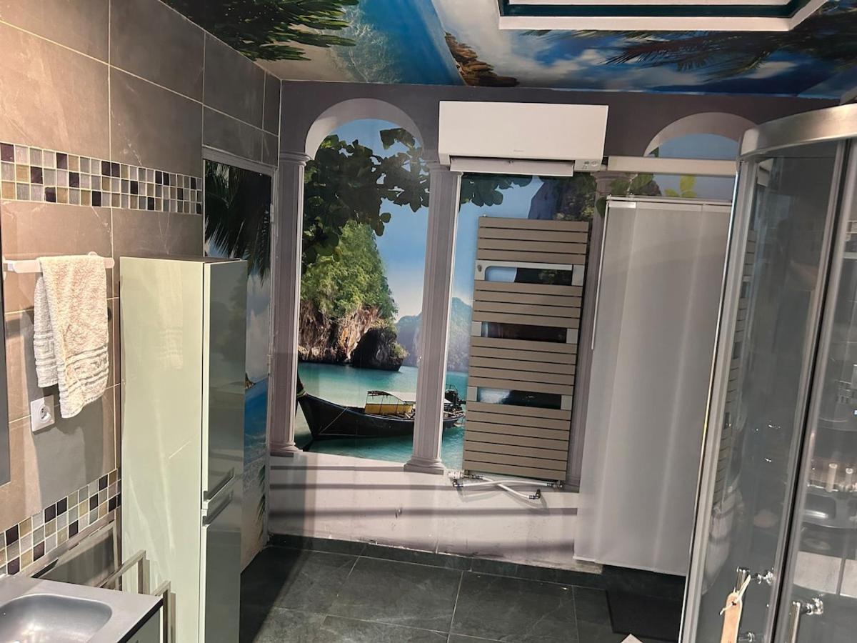 Villa Maxonale près de Paris avec Piscine Chauffée, Sauna et Jacuzzi
