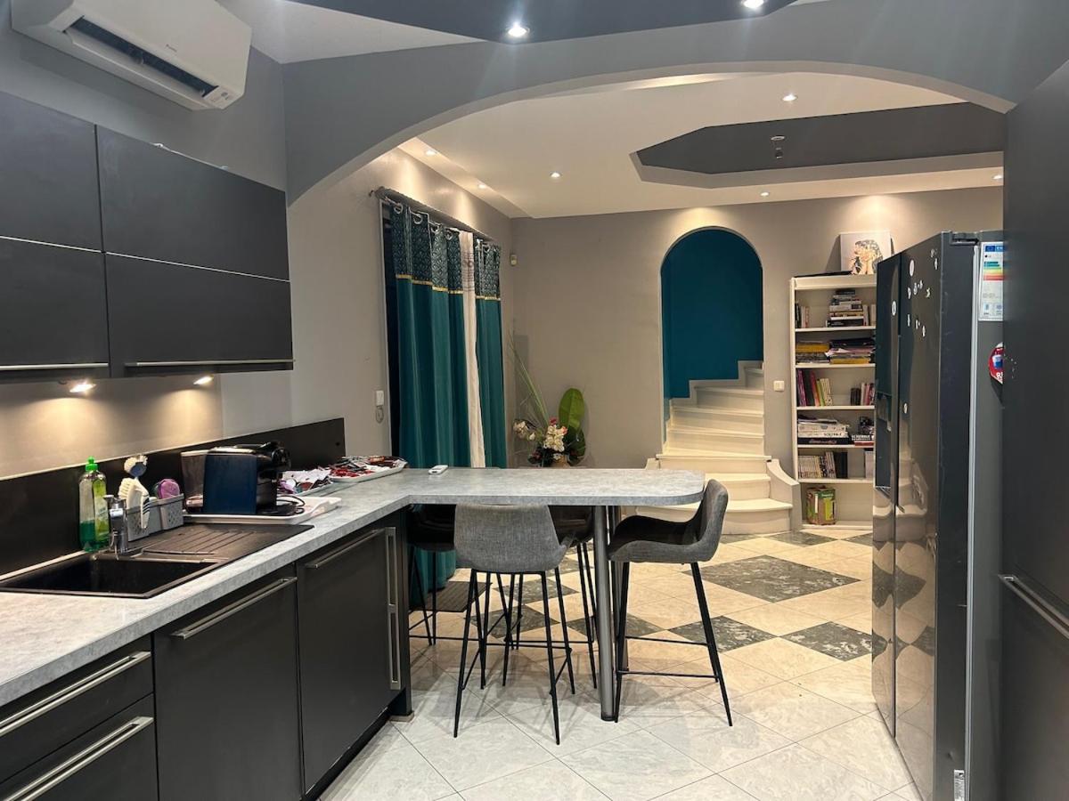 Villa Maxonale près de Paris avec Piscine Chauffée, Sauna et Jacuzzi